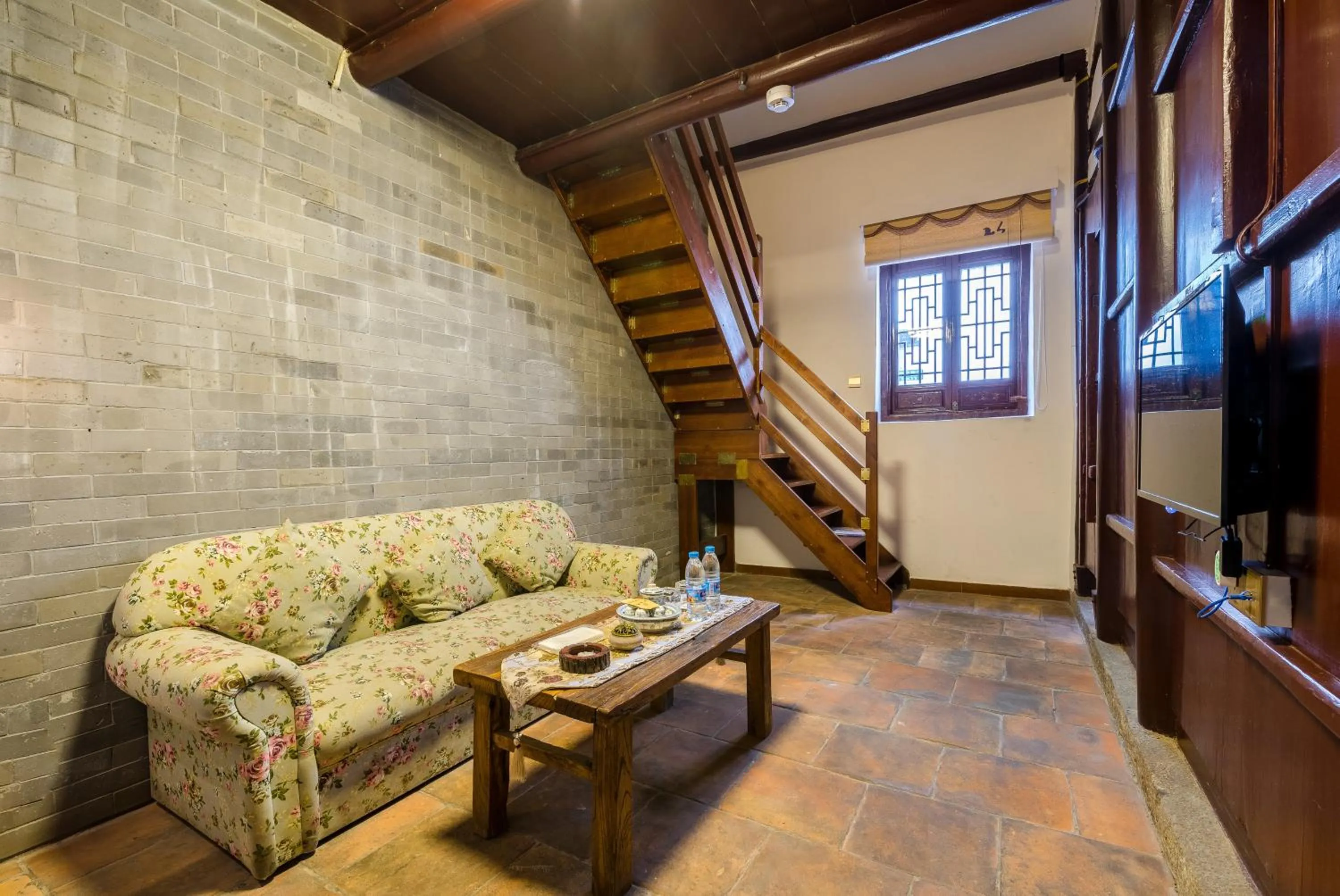 Photo of the whole room in Manju Inn