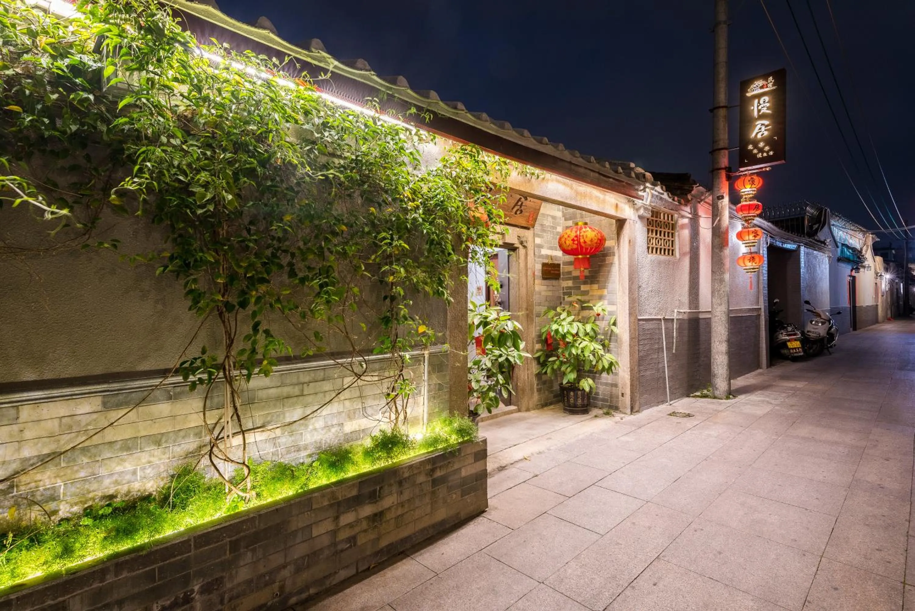 Facade/entrance in Manju Inn