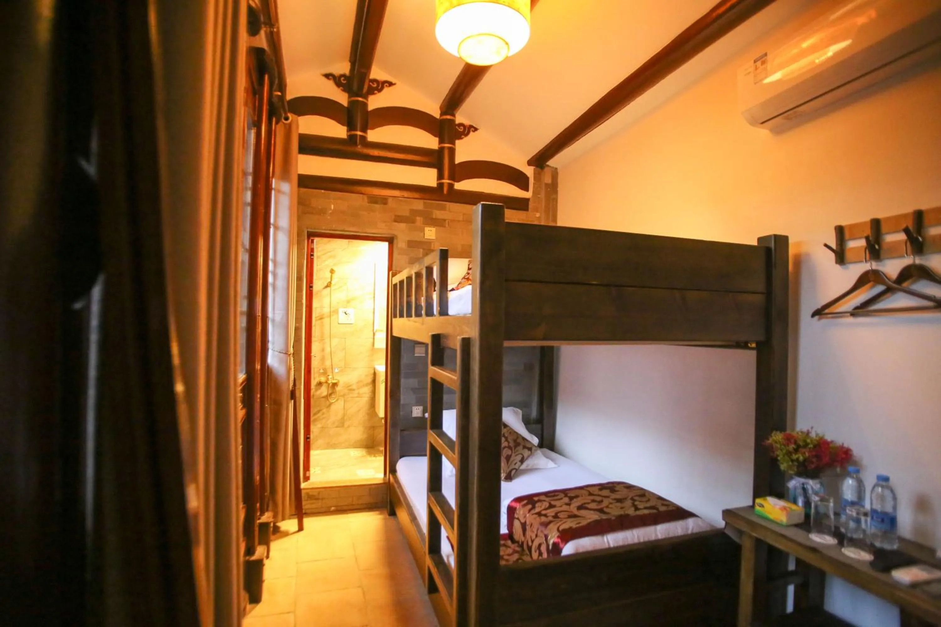 Photo of the whole room, Bed in Manju Inn