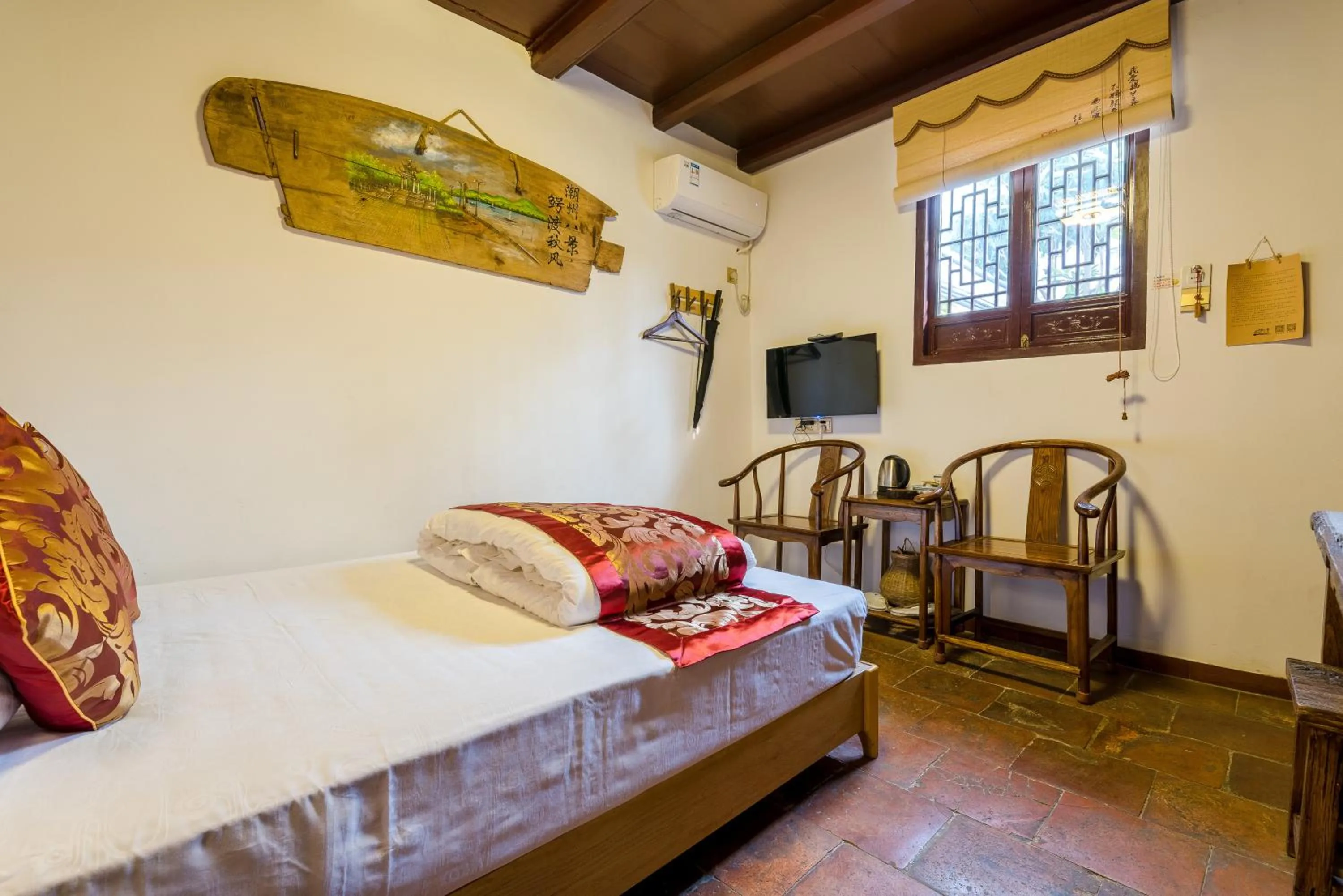 Photo of the whole room, Bed in Manju Inn