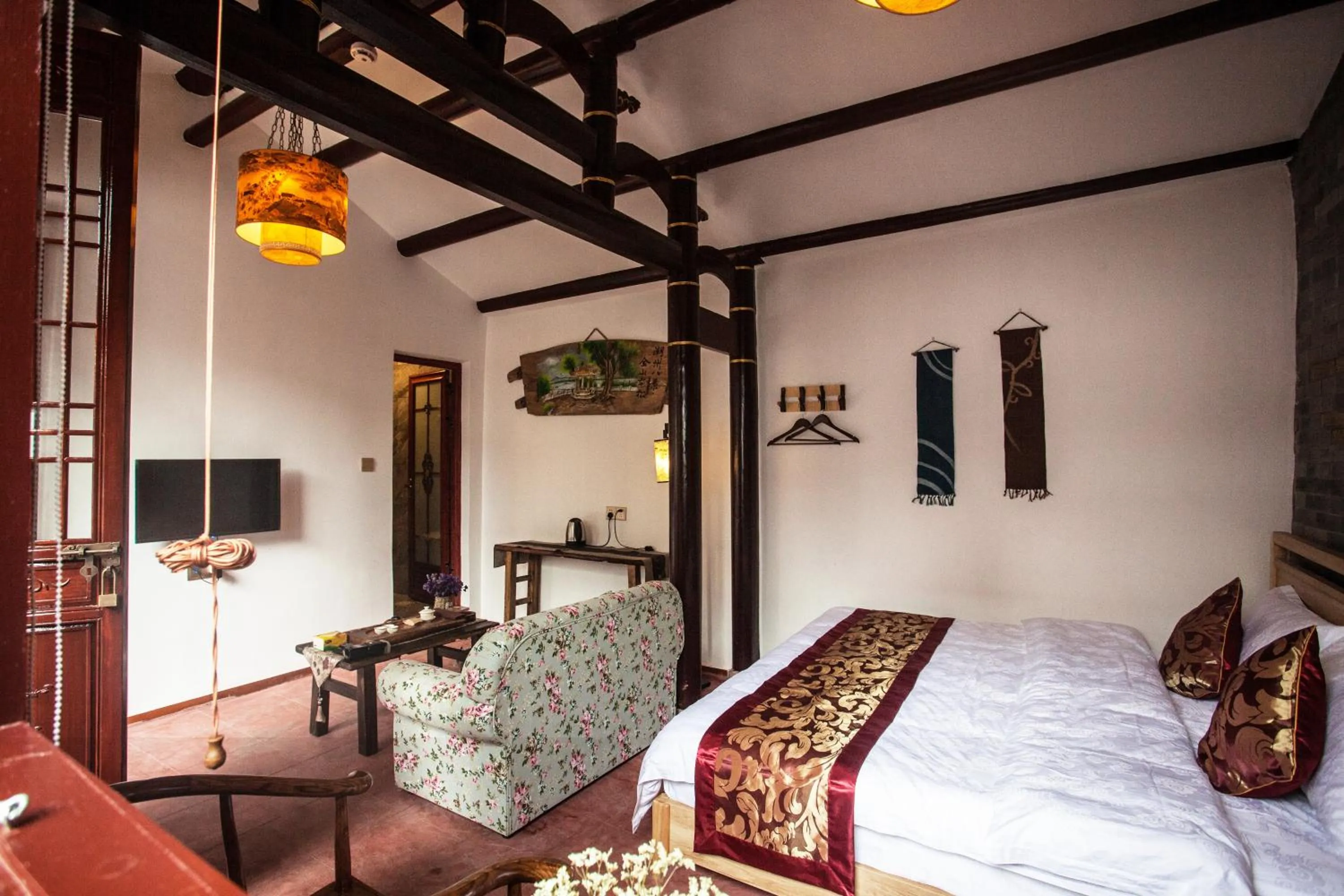 Photo of the whole room, Bed in Manju Inn