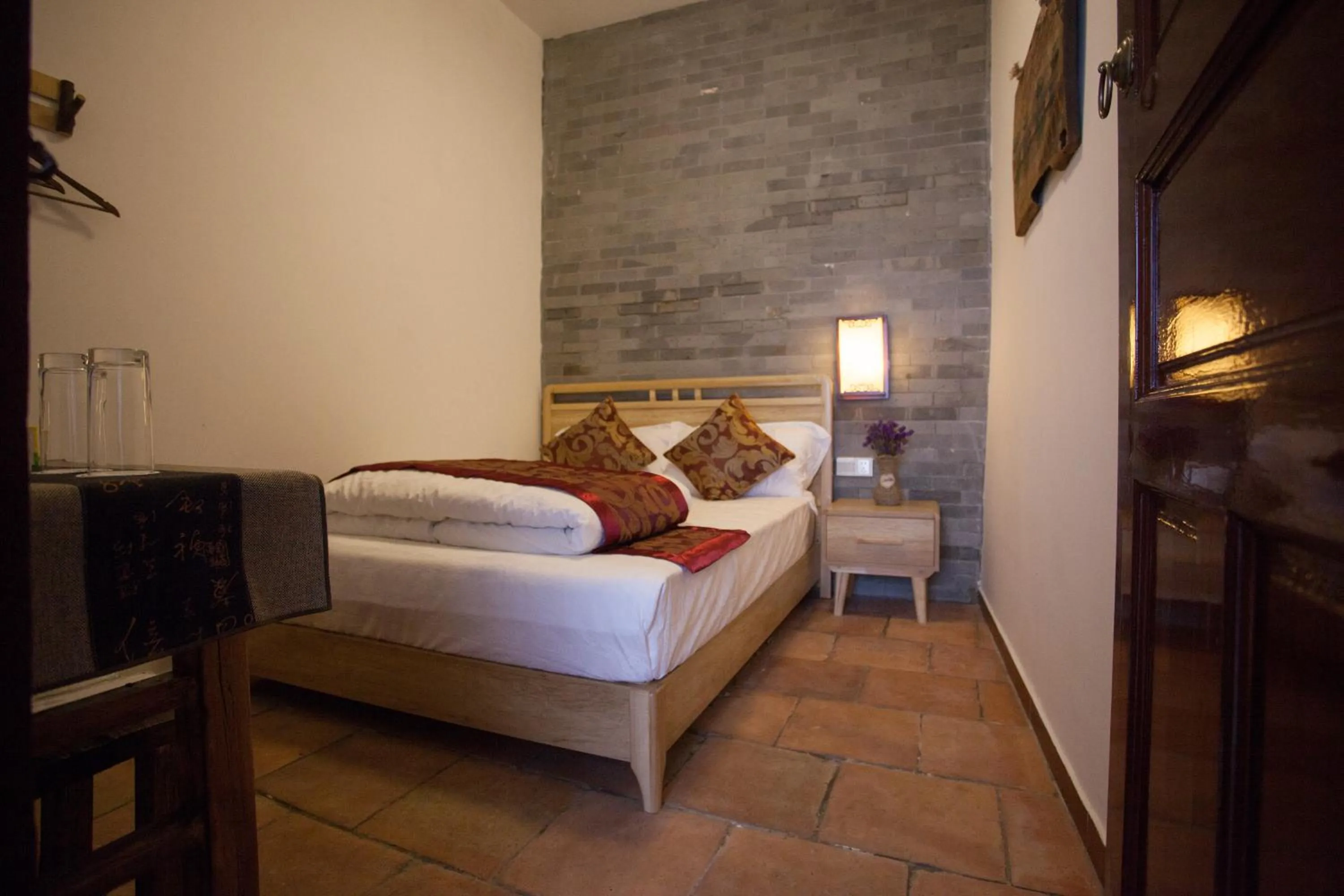 Photo of the whole room, Bed in Manju Inn