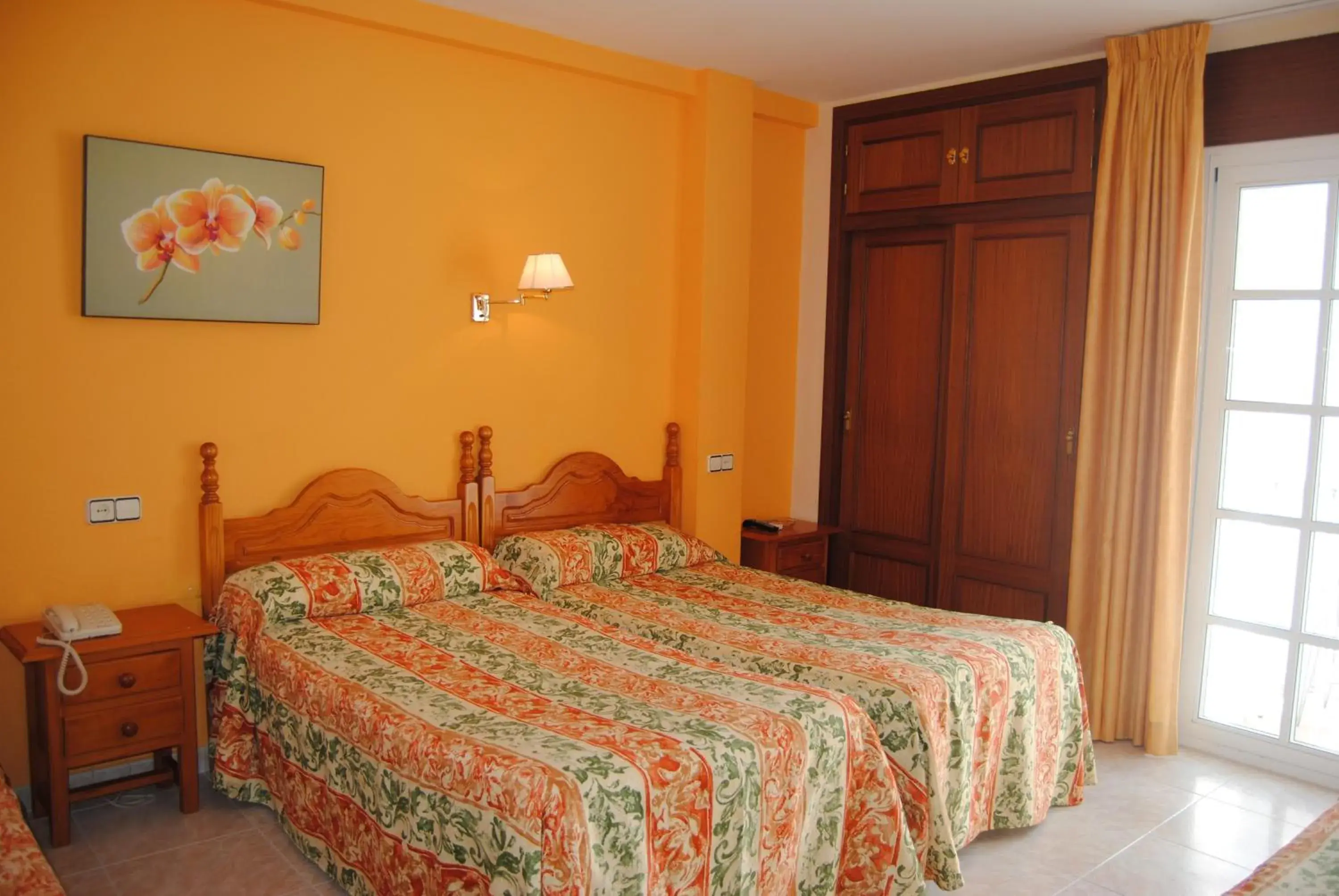 Twin Room in Hostal Italia Twin Room in Hostal Italia