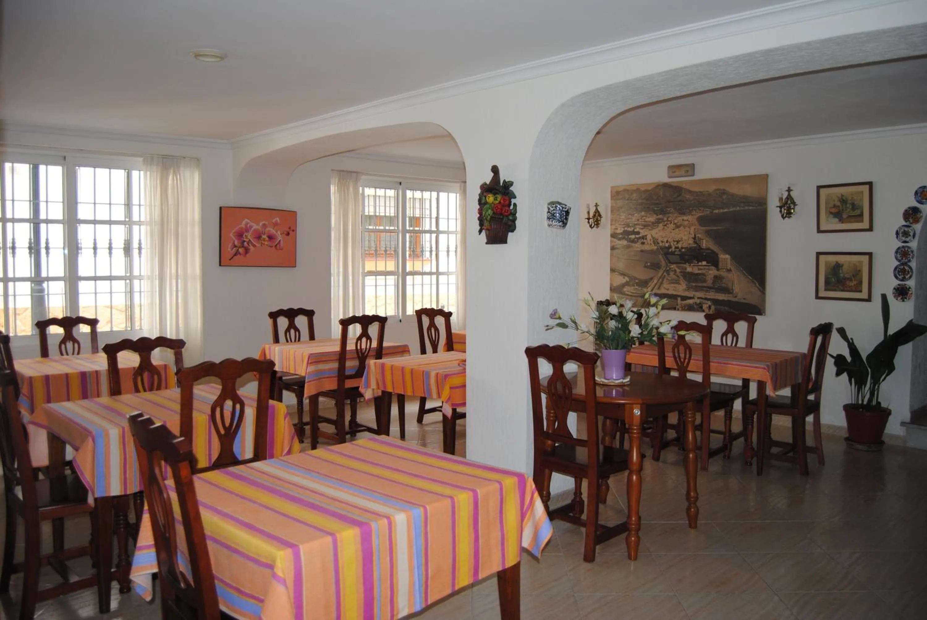 Restaurant/places to eat in Hostal Italia