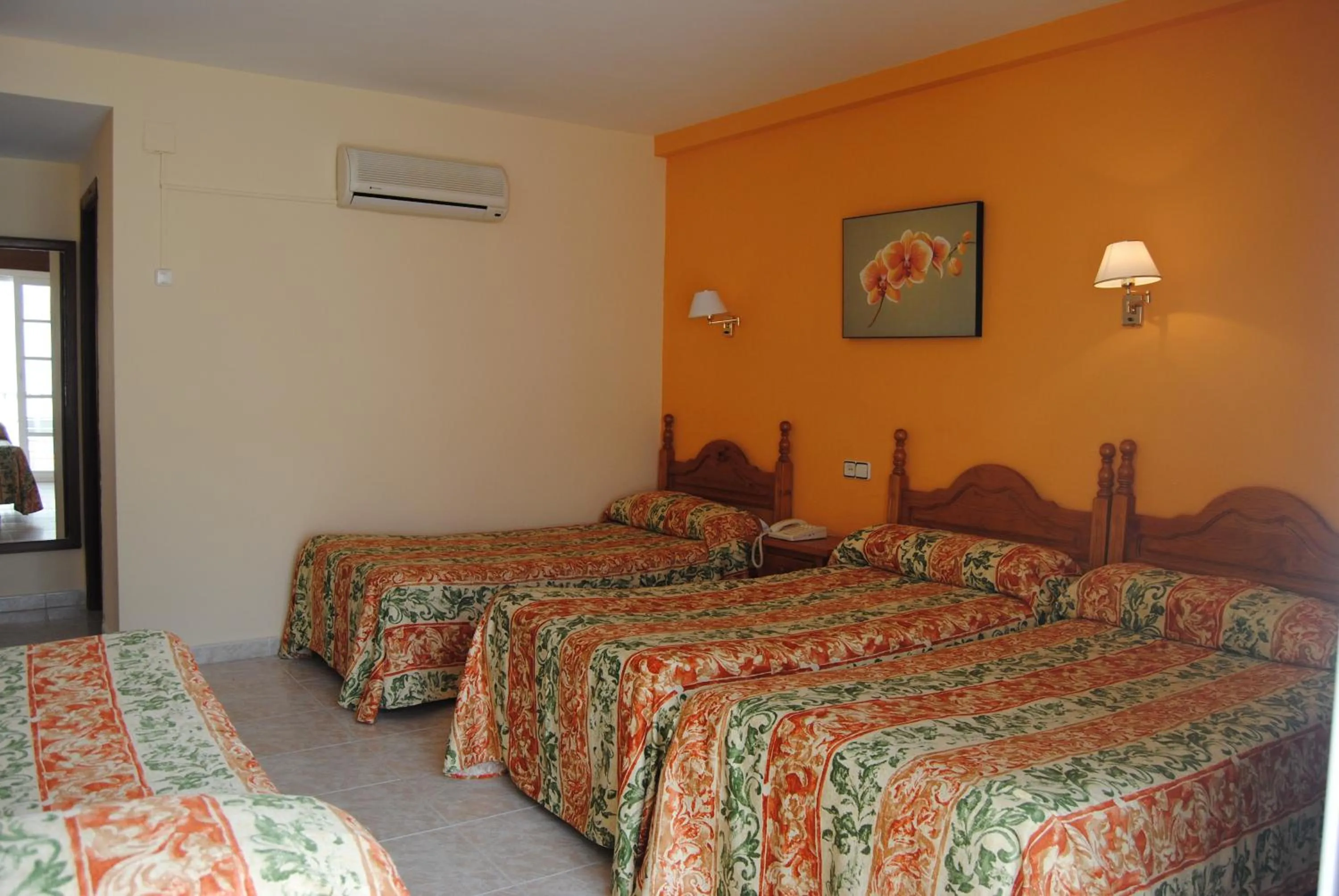 Photo of the whole room, Bed in Hostal Italia