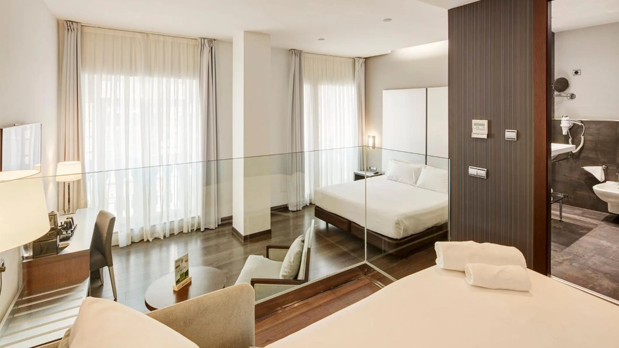 Photo of the whole room, Bed in Sercotel Coliseo