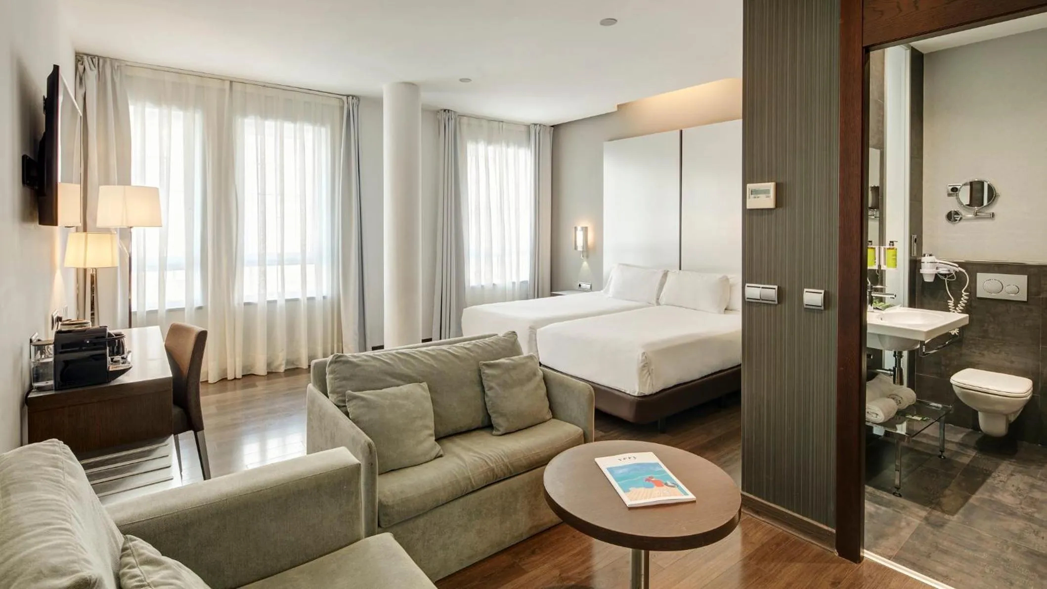 Photo of the whole room, Bed in Sercotel Coliseo