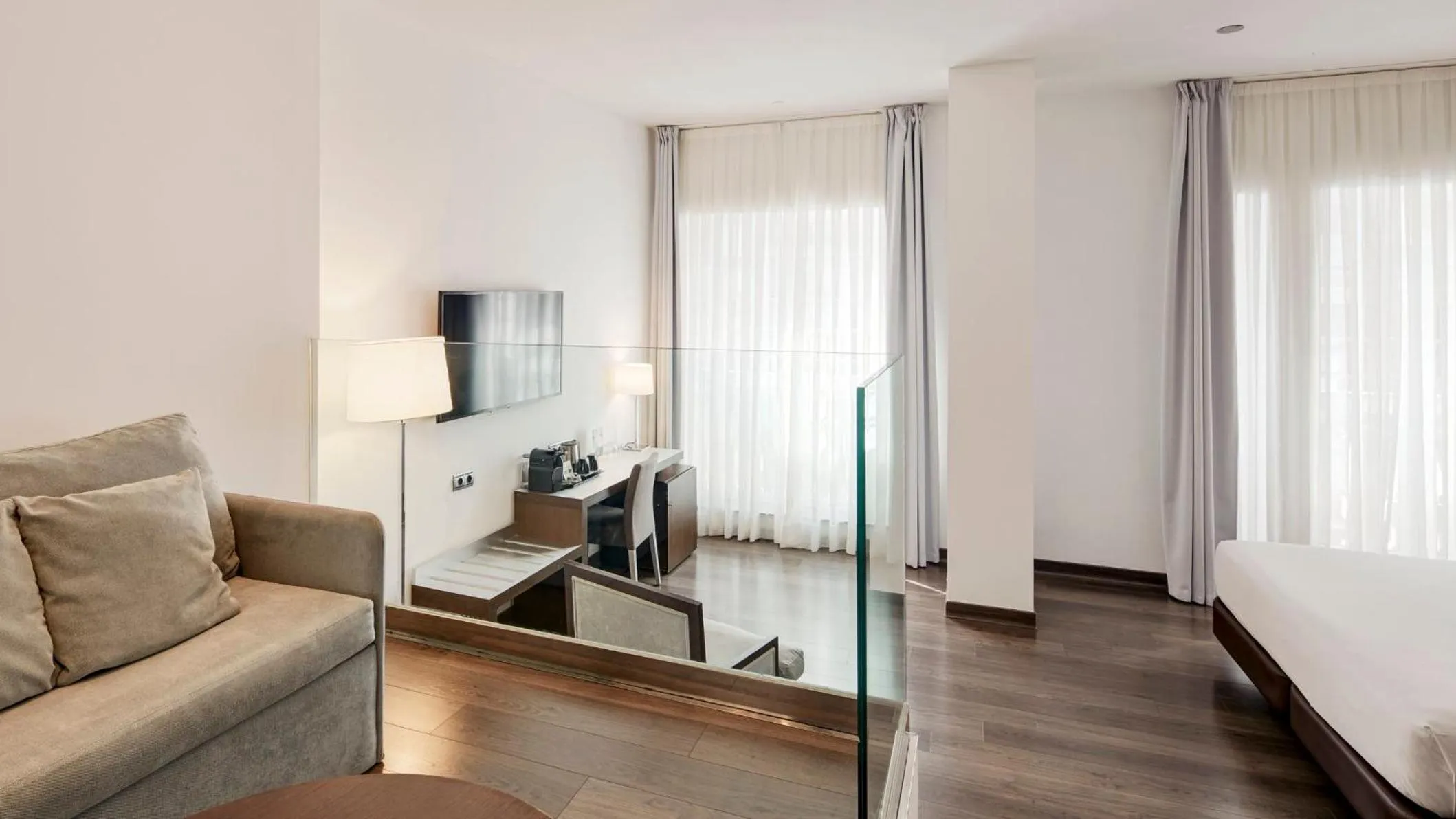 Photo of the whole room, Bed in Sercotel Coliseo