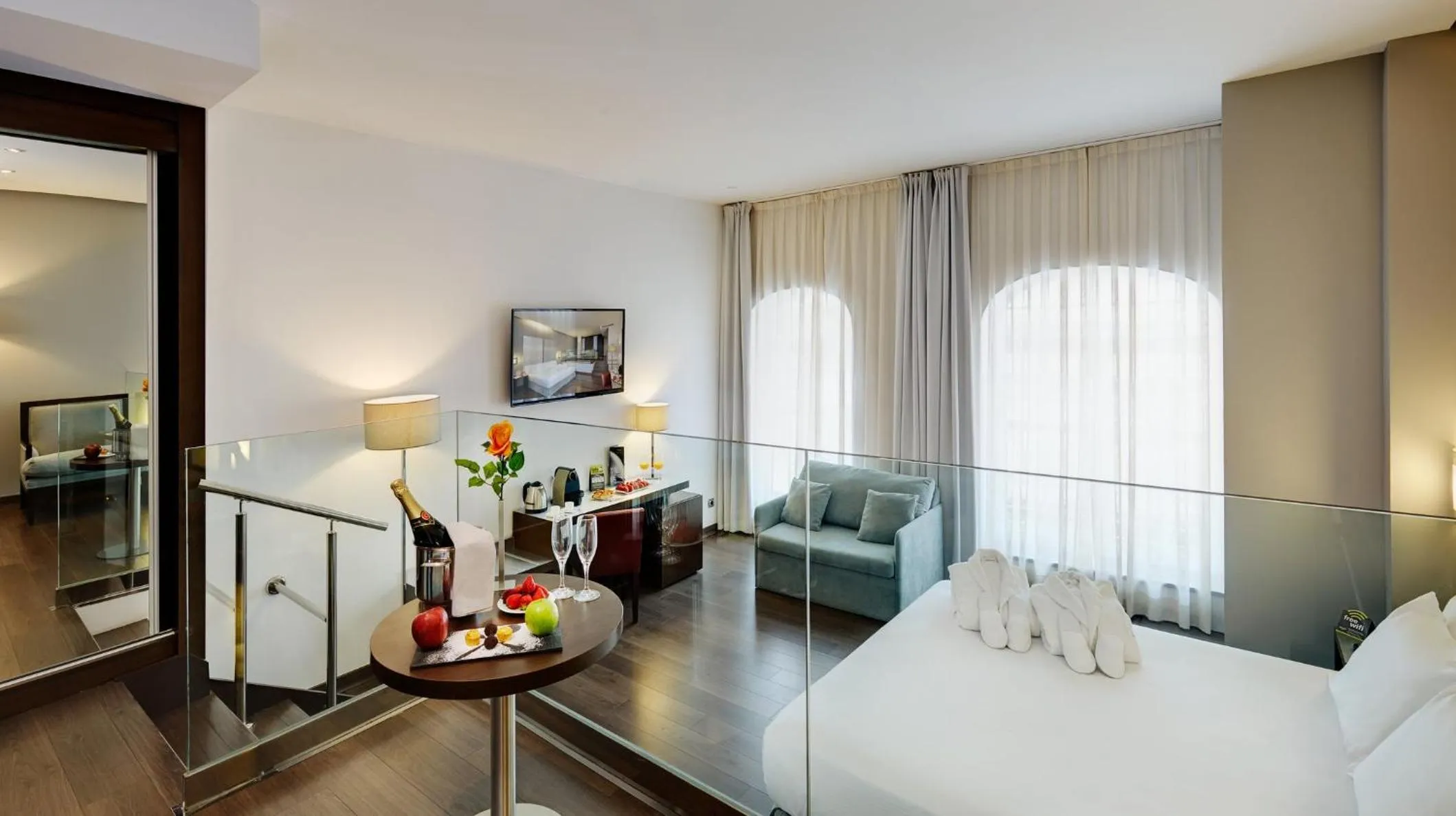 Photo of the whole room, Bed in Sercotel Coliseo