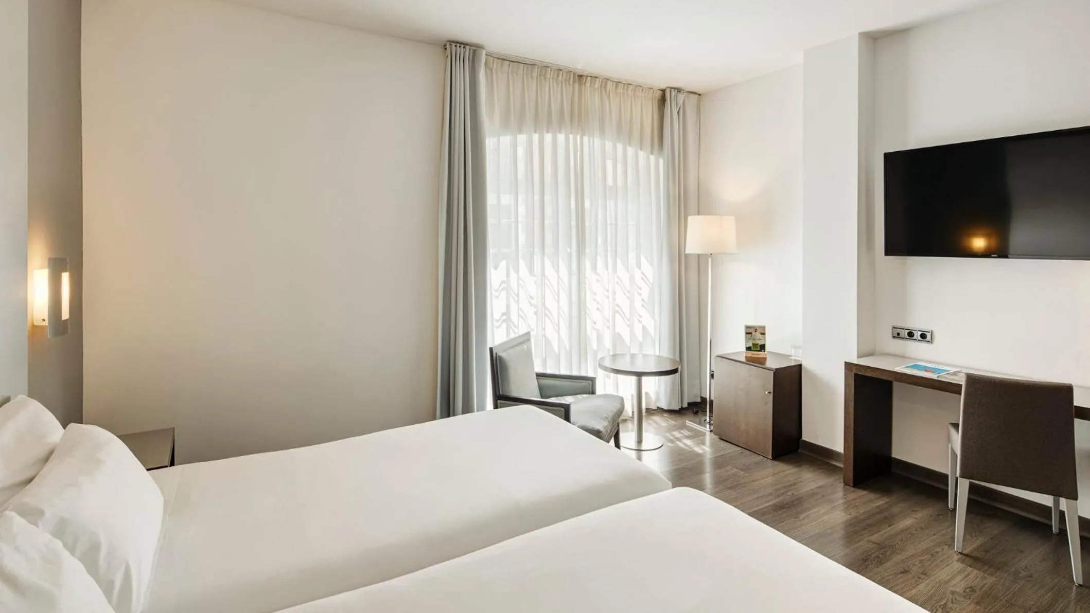 Photo of the whole room, Bed in Sercotel Coliseo