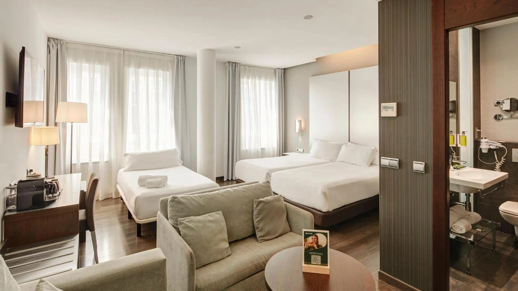 Photo of the whole room, Bed in Sercotel Coliseo