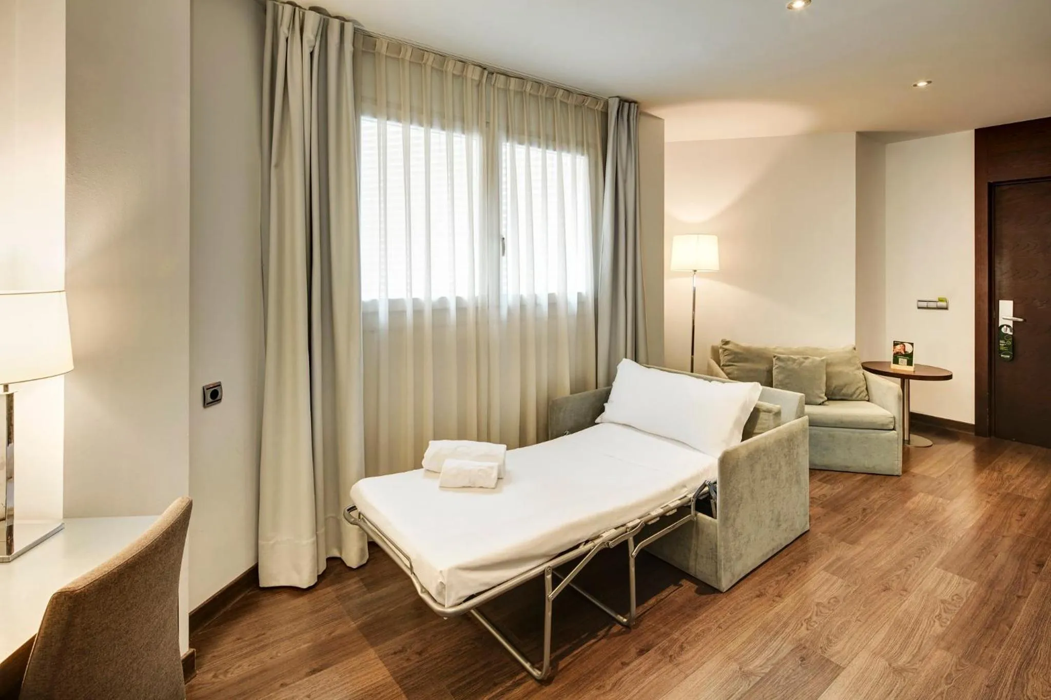 Photo of the whole room, Bed in Sercotel Coliseo