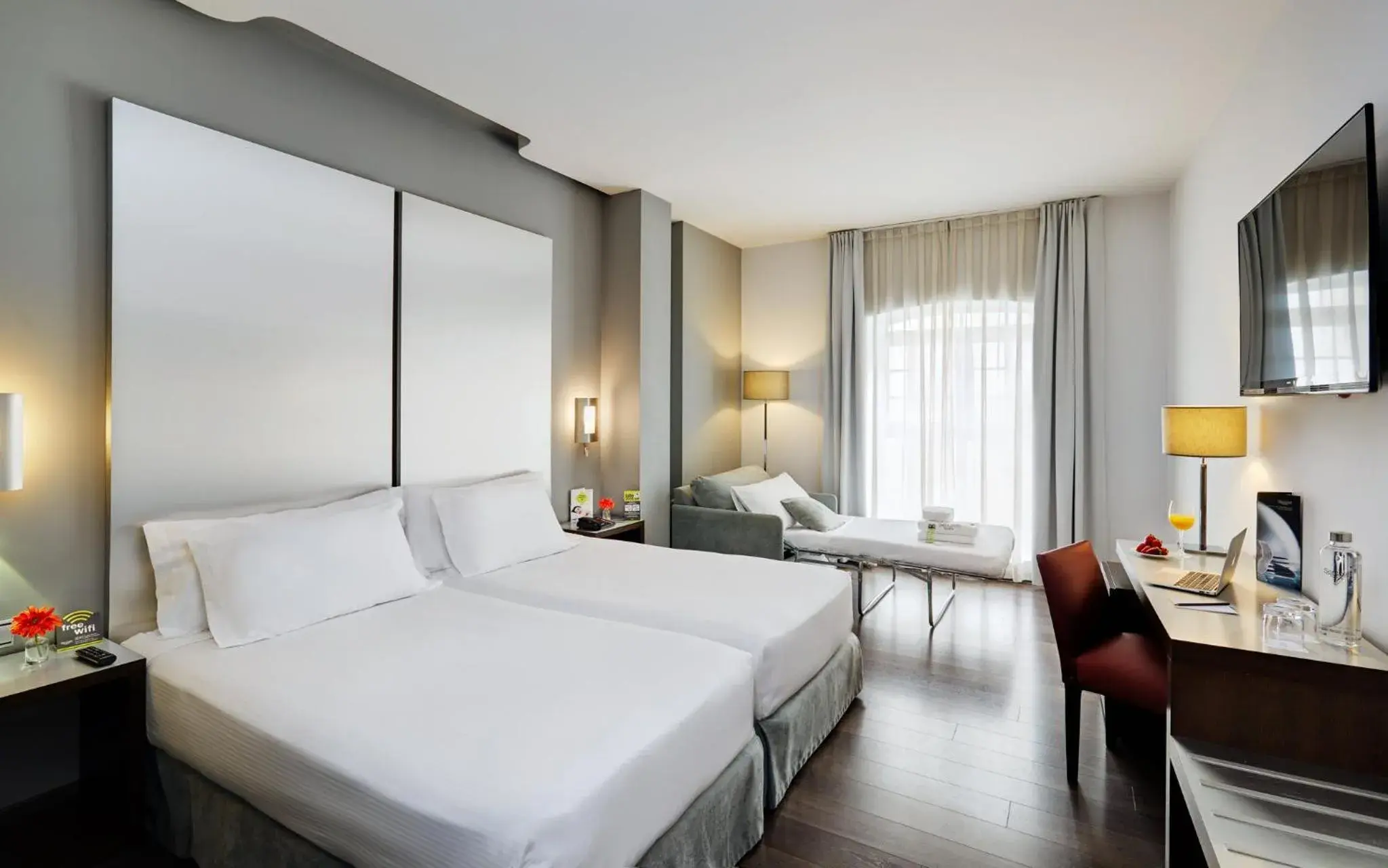Photo of the whole room, Bed in Sercotel Coliseo Photo of the whole room, Bed in Sercotel Coliseo