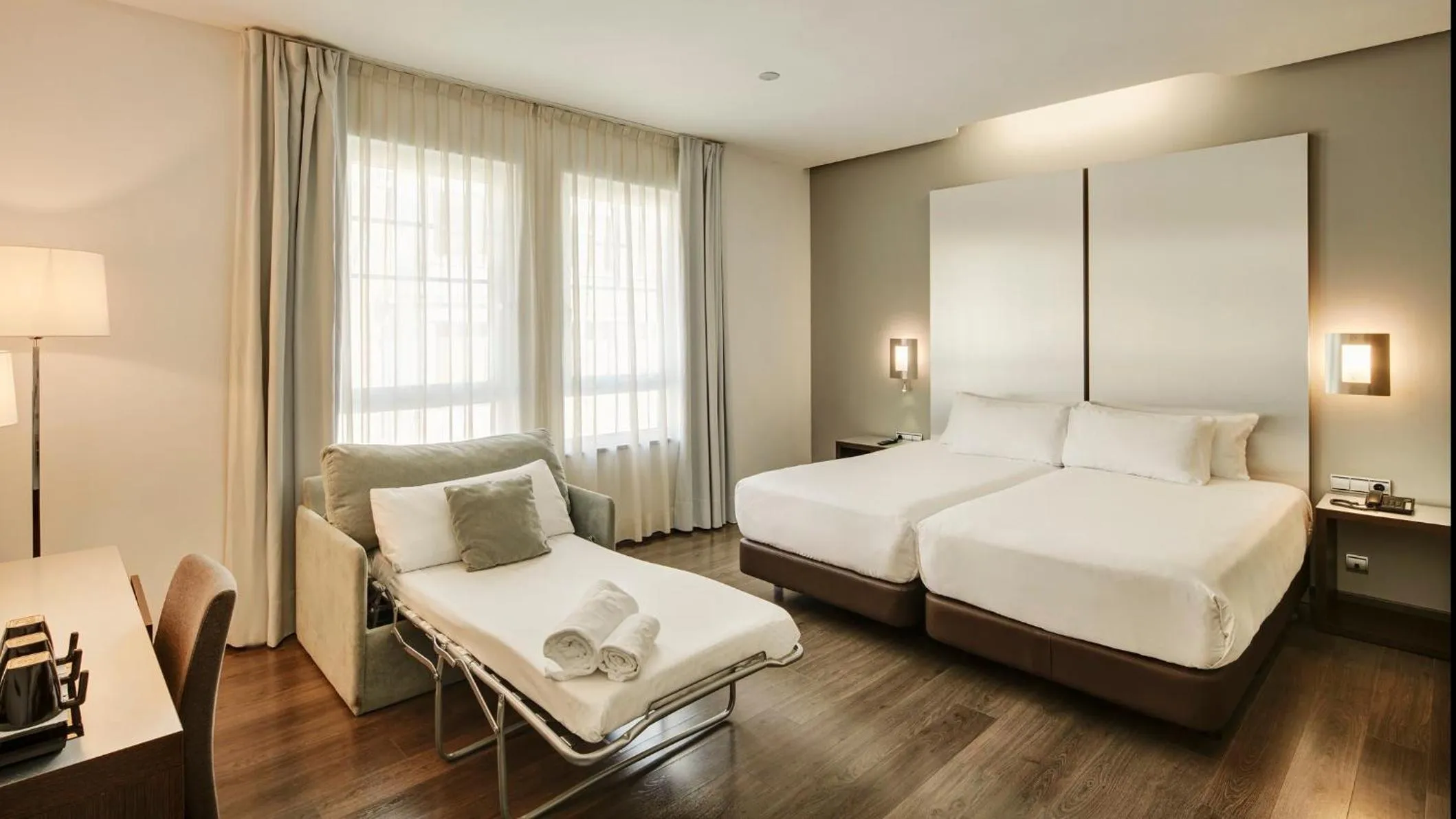 Photo of the whole room, Bed in Sercotel Coliseo