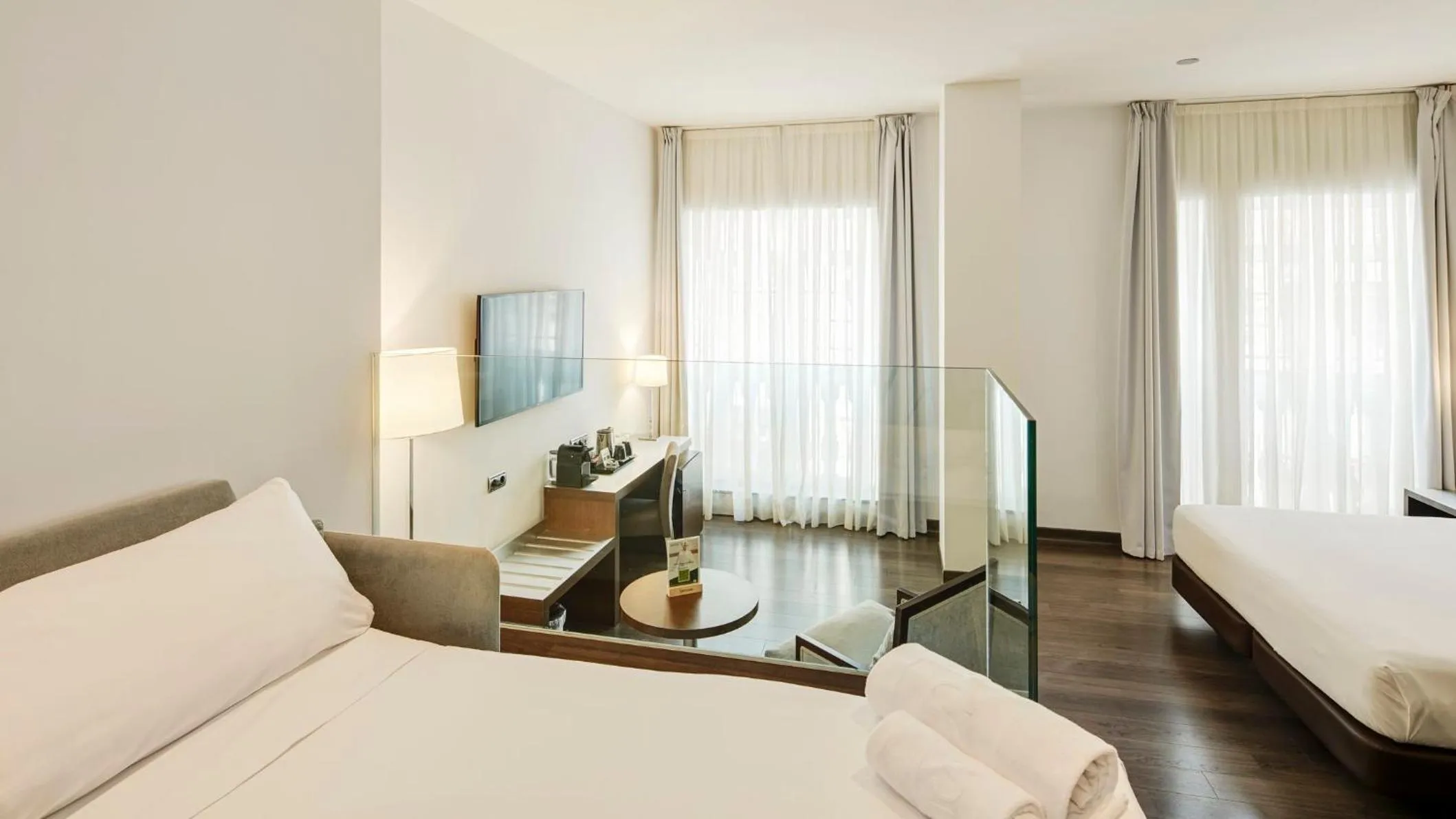 Photo of the whole room, Bed in Sercotel Coliseo