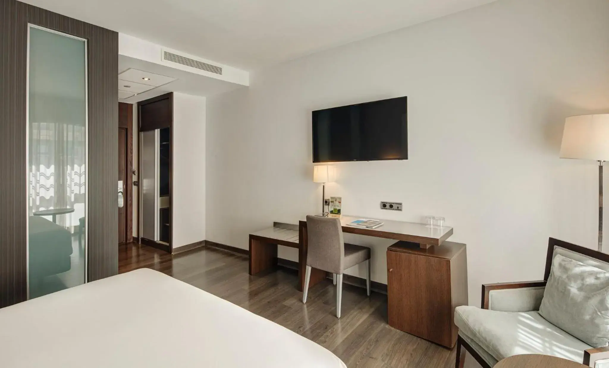 Photo of the whole room, Bed in Sercotel Coliseo Photo of the whole room, Bed in Sercotel Coliseo