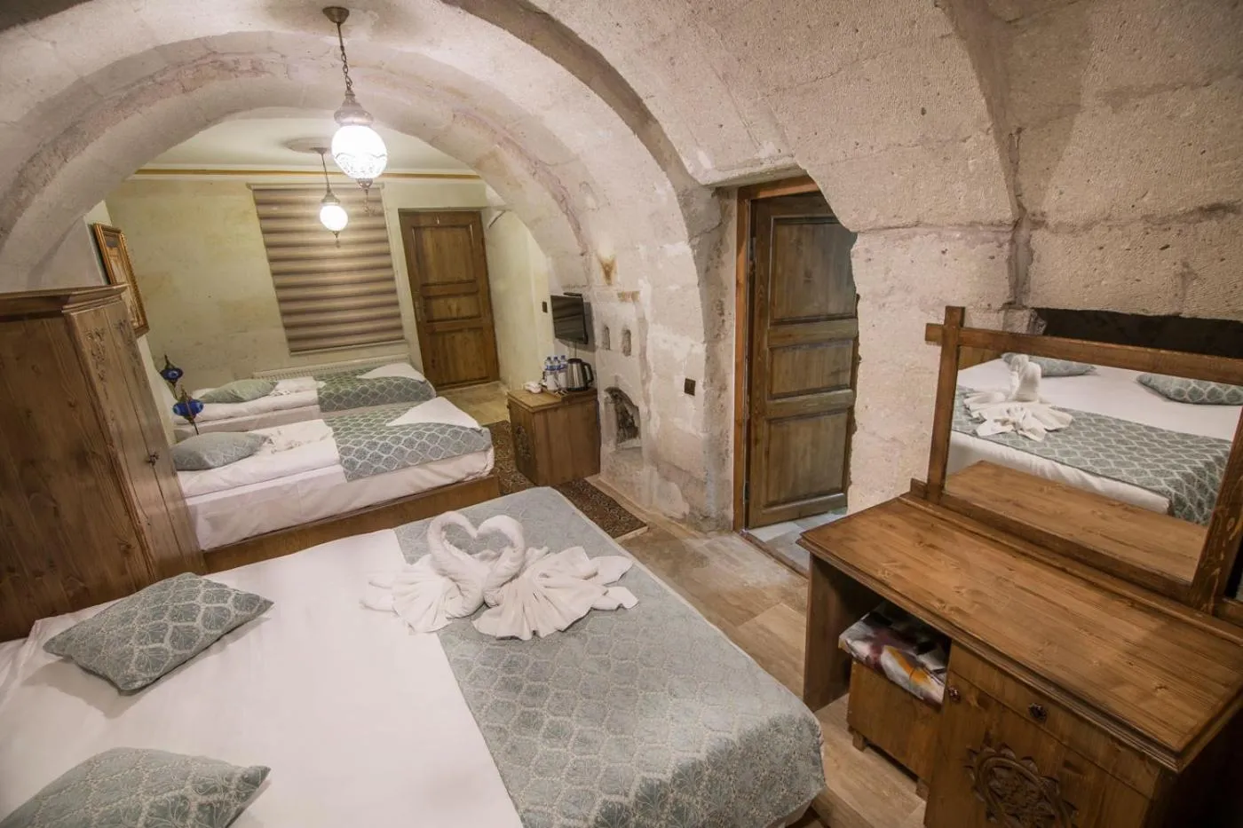 Shower, Bed in Cappadocia Ozbek Stone House