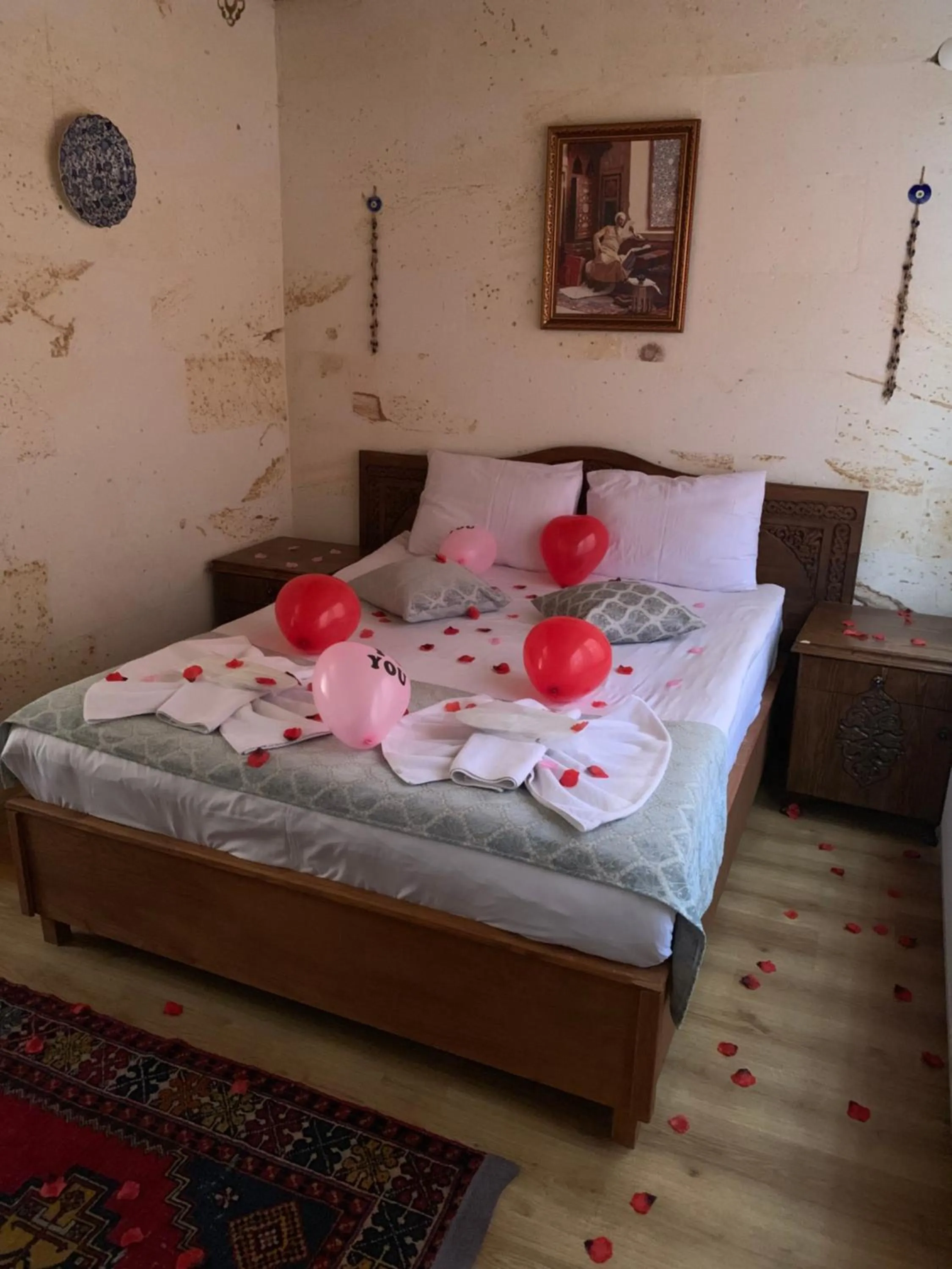 Bed in Cappadocia Ozbek Stone House