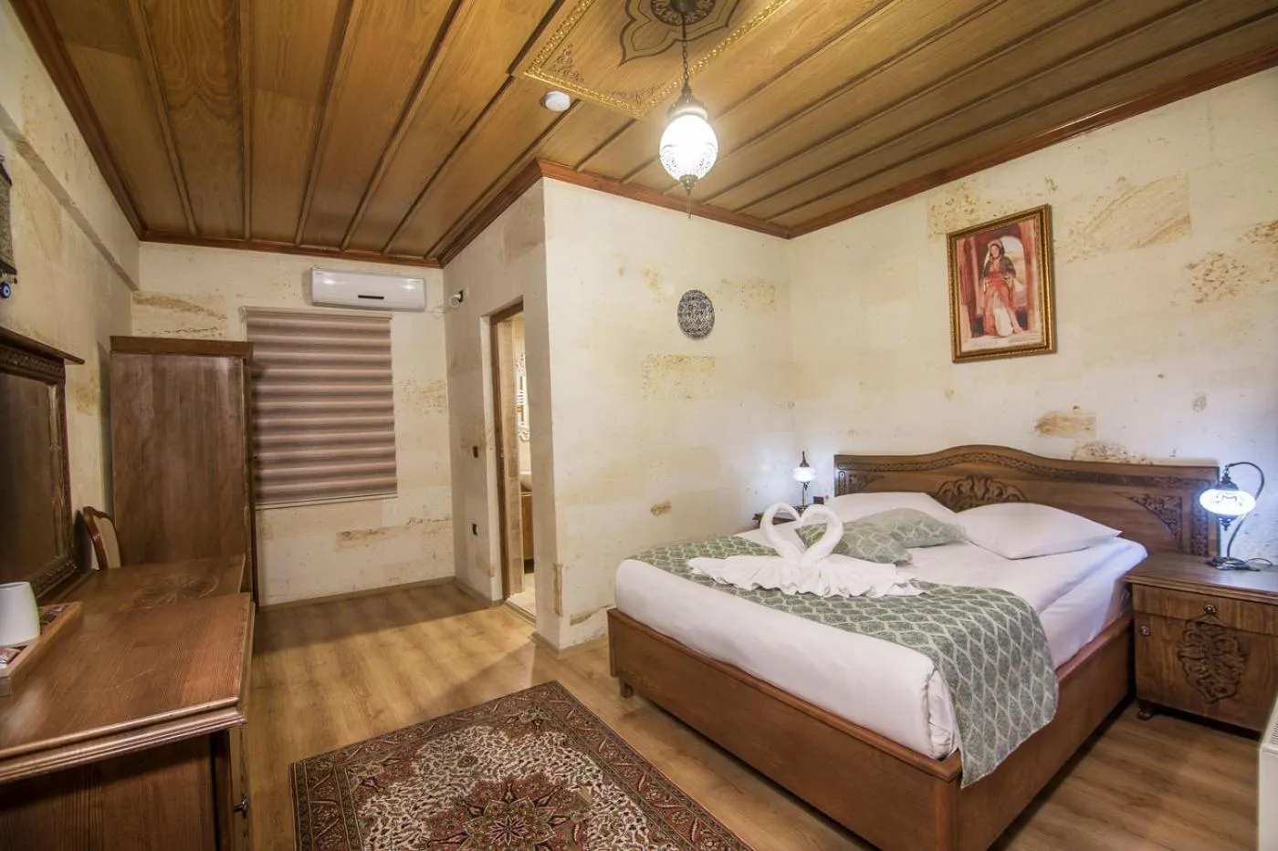 Bed in Cappadocia Ozbek Stone House