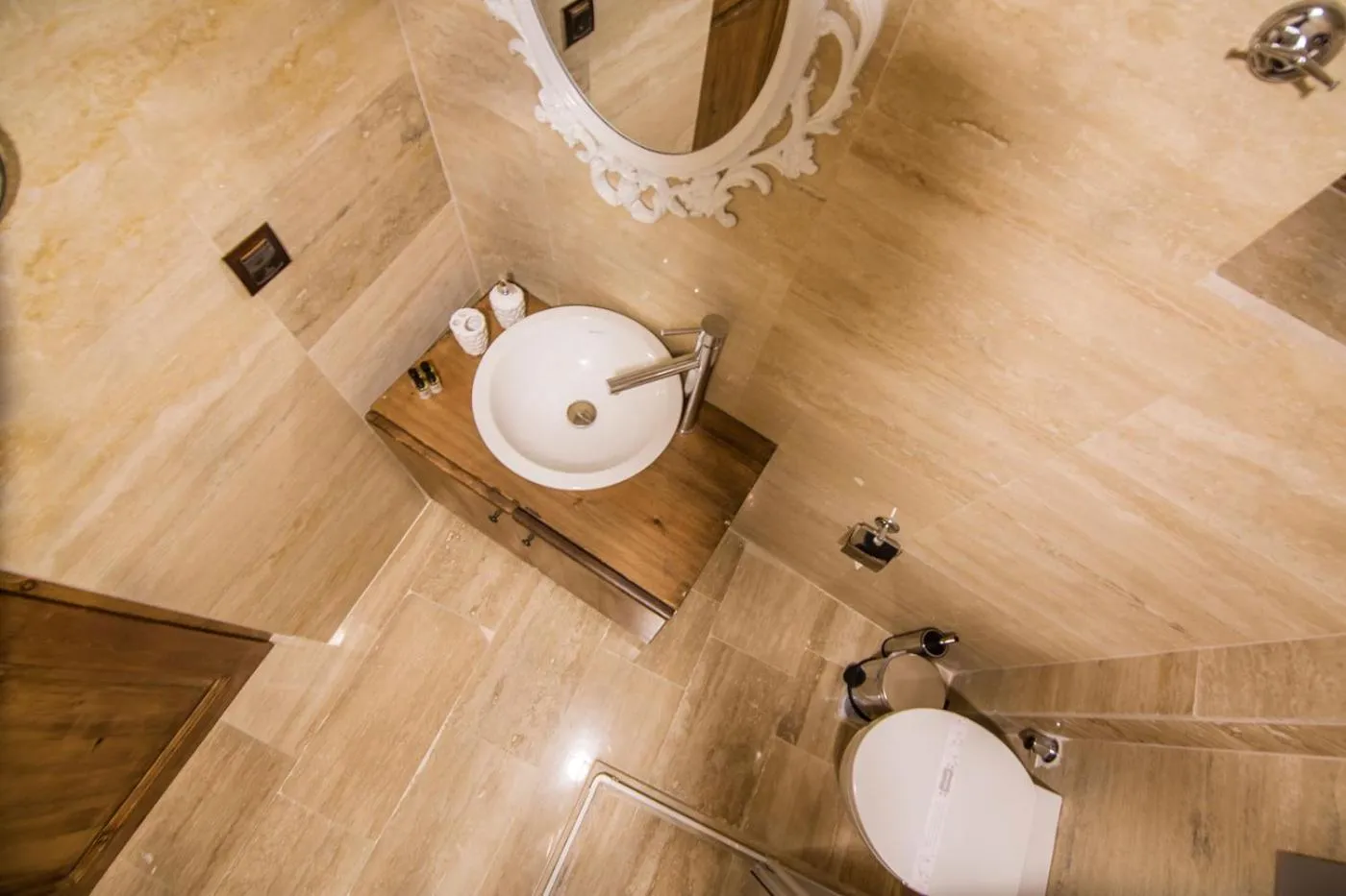 Toilet in Cappadocia Ozbek Stone House