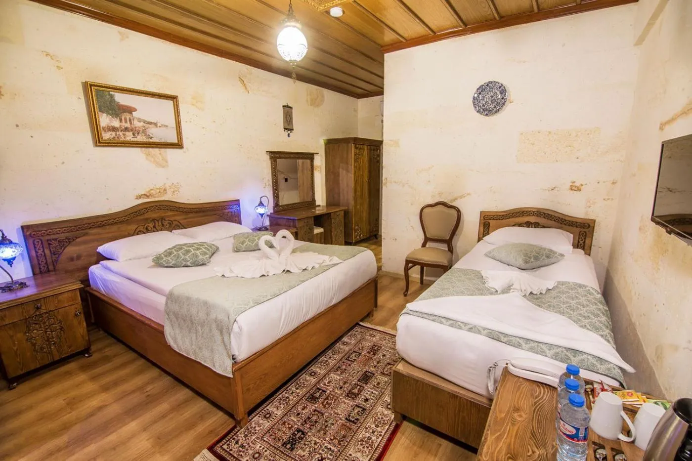 Bed in Cappadocia Ozbek Stone House