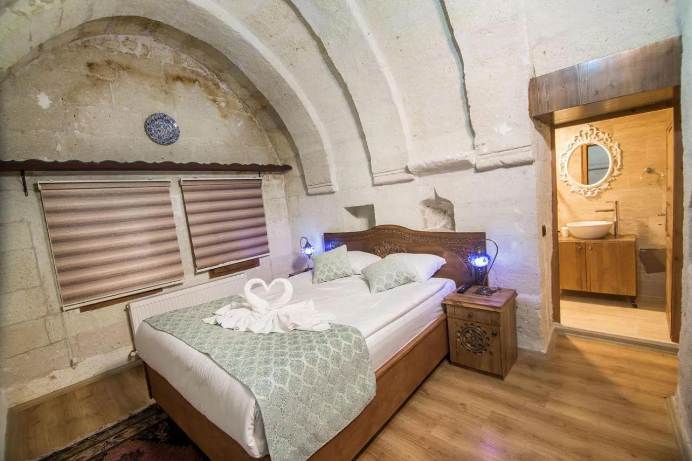 Bed in Cappadocia Ozbek Stone House