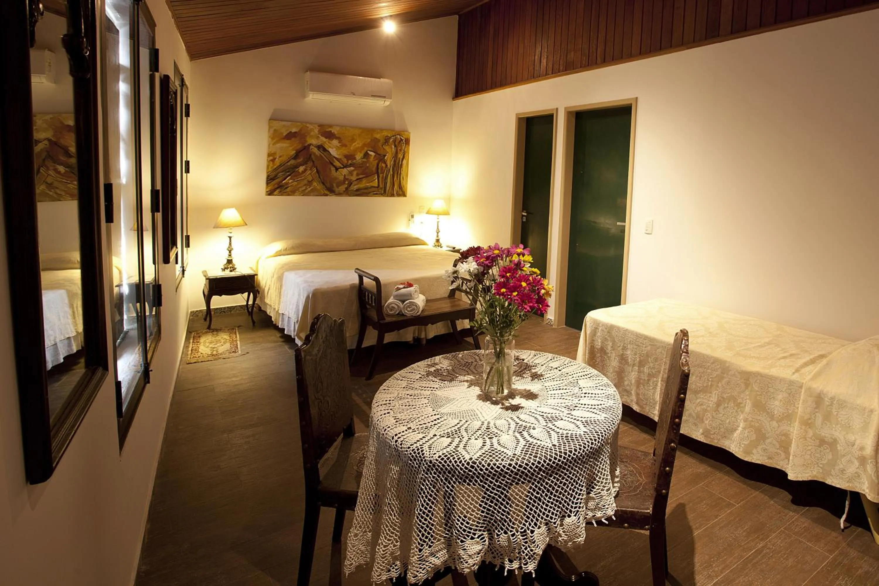 Photo of the whole room, Bed in Pousada dos Quatro Cantos