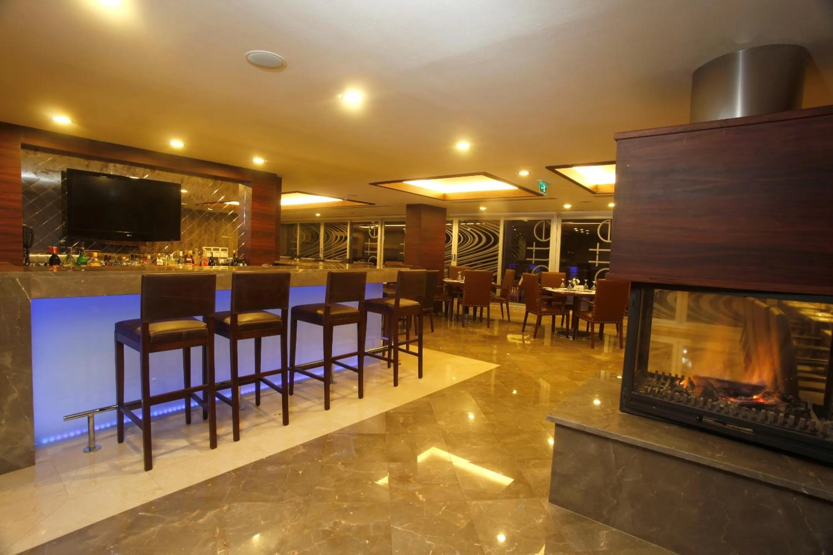 Restaurant/places to eat in Notte Hotel