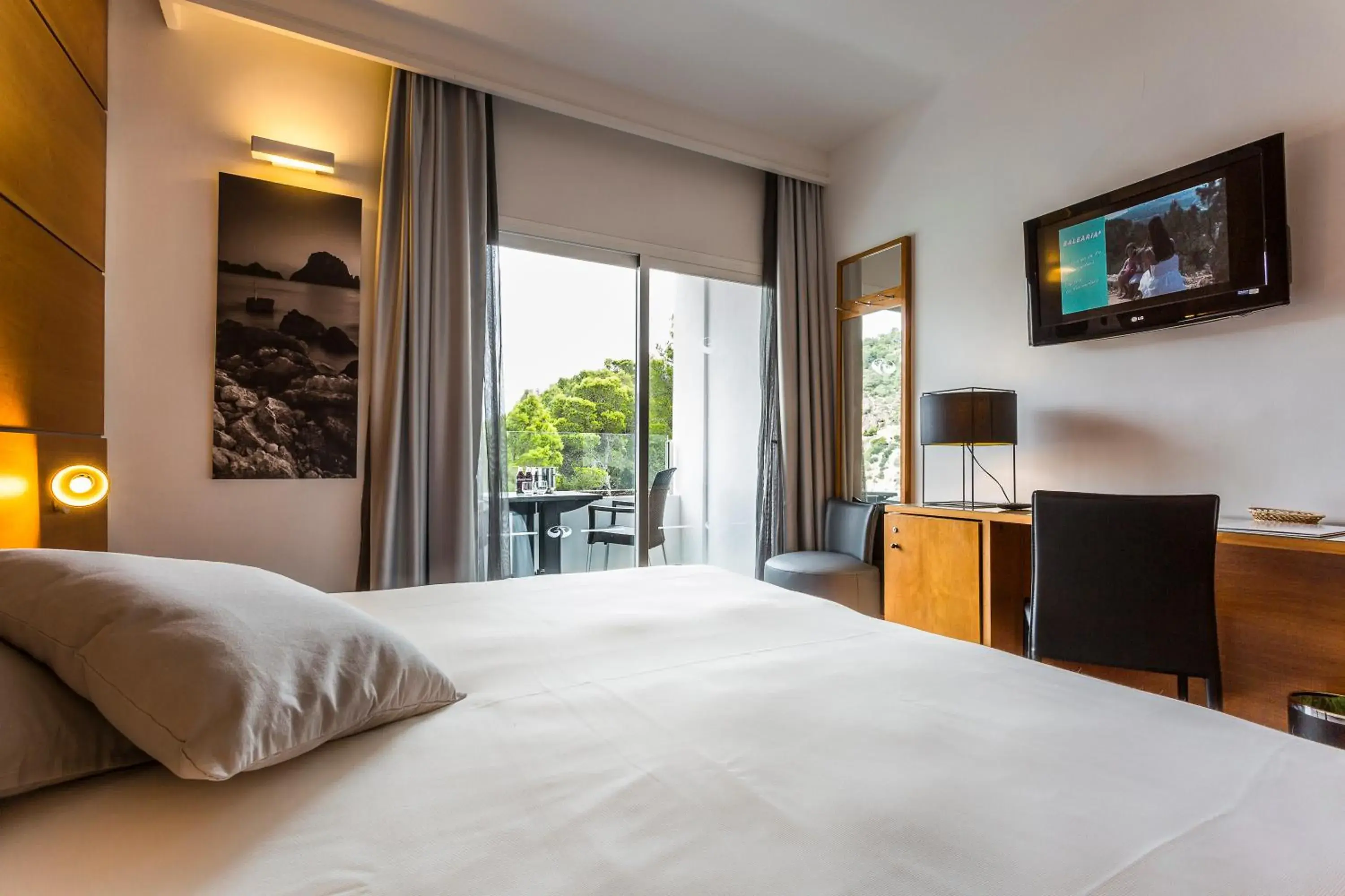 Bed in Palladium Hotel Cala Llonga - Adults Only Bed in Palladium Hotel Cala Llonga - Adults Only