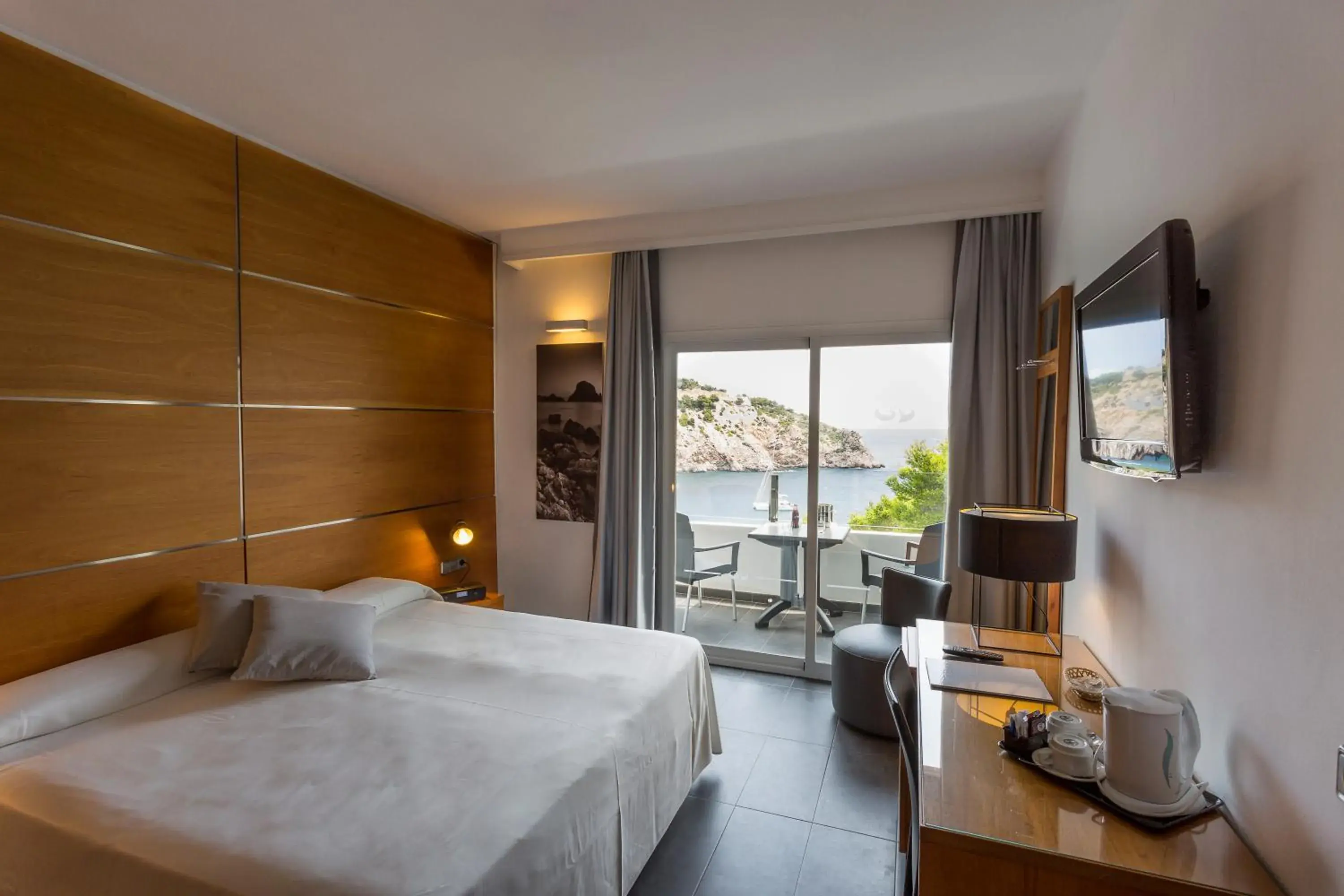 Bed in Palladium Hotel Cala Llonga - Adults Only Bed in Palladium Hotel Cala Llonga - Adults Only