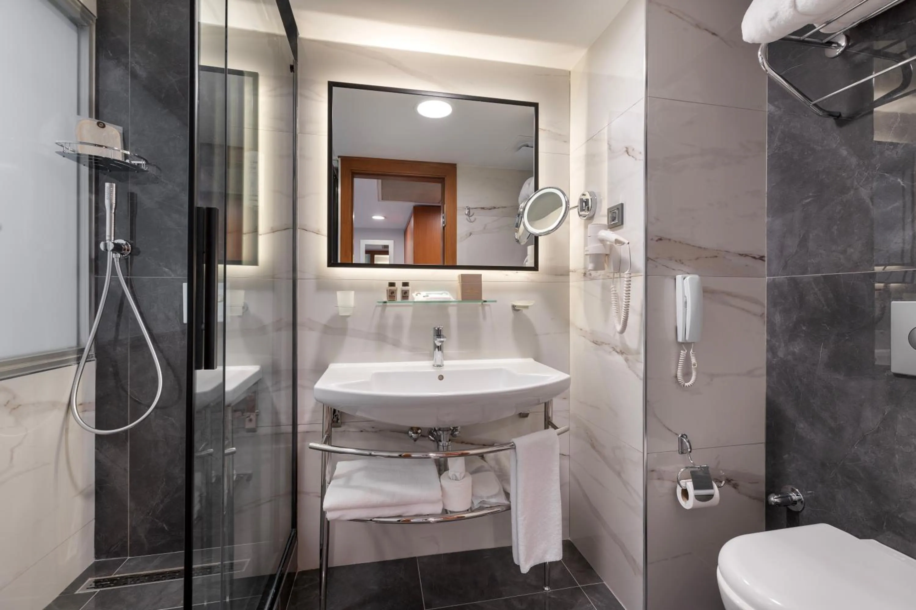 Photo of the whole room in Limak Ambassadore Hotel Ankara