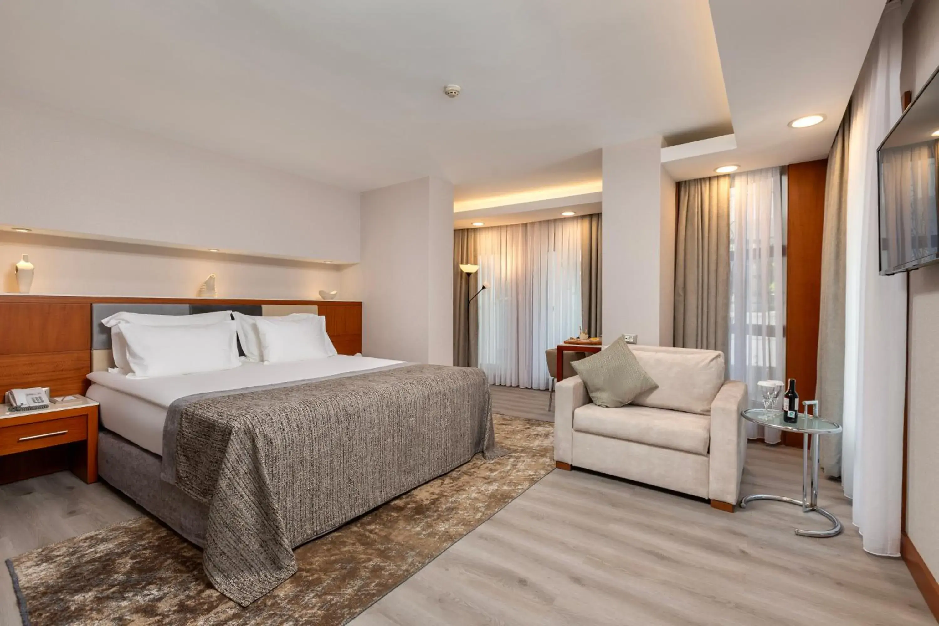 Photo of the whole room, Bed in Limak Ambassadore Hotel Ankara Photo of the whole room, Bed in Limak Ambassadore Hotel Ankara