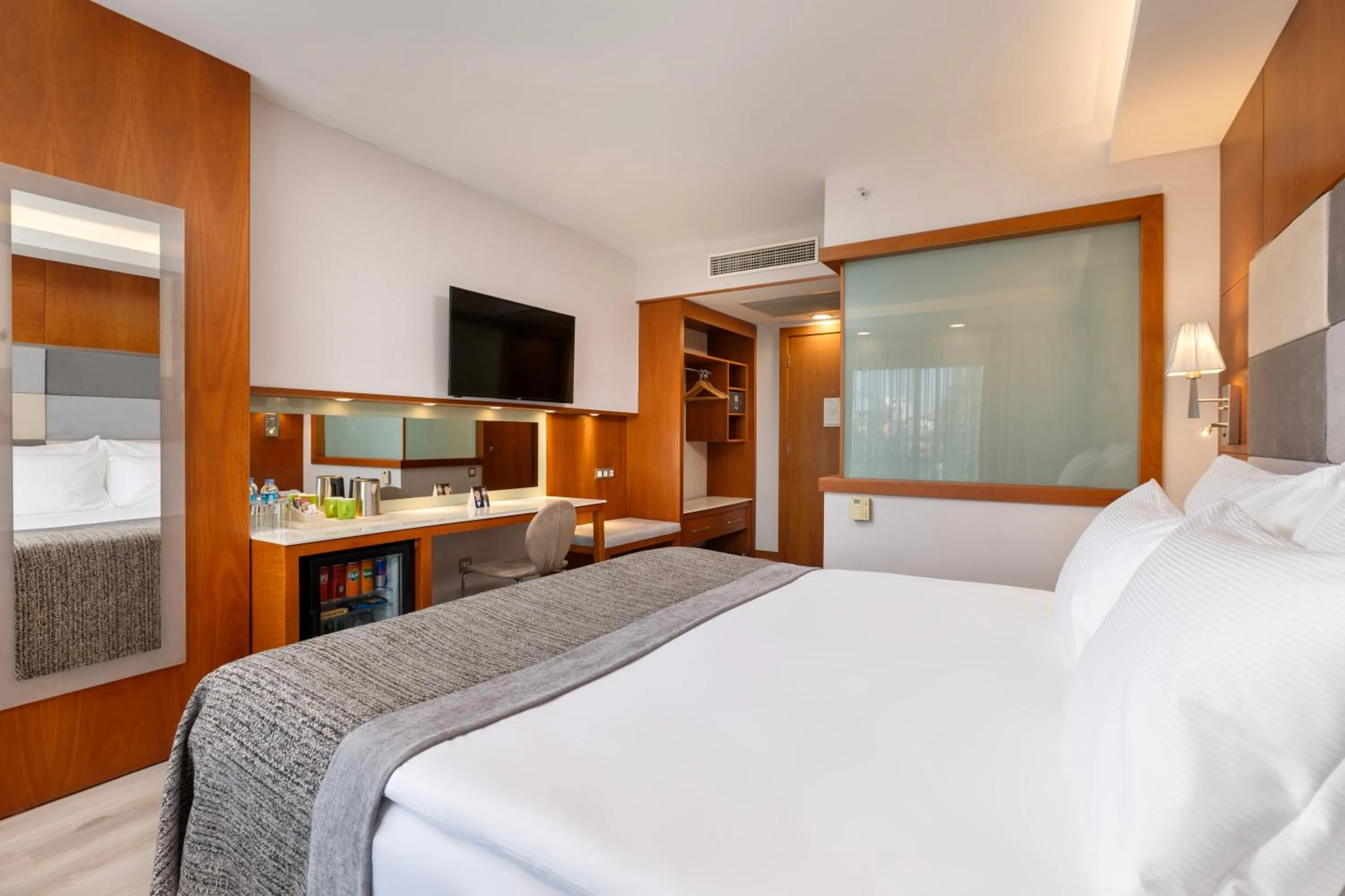 Photo of the whole room, Bed in Limak Ambassadore Hotel Ankara