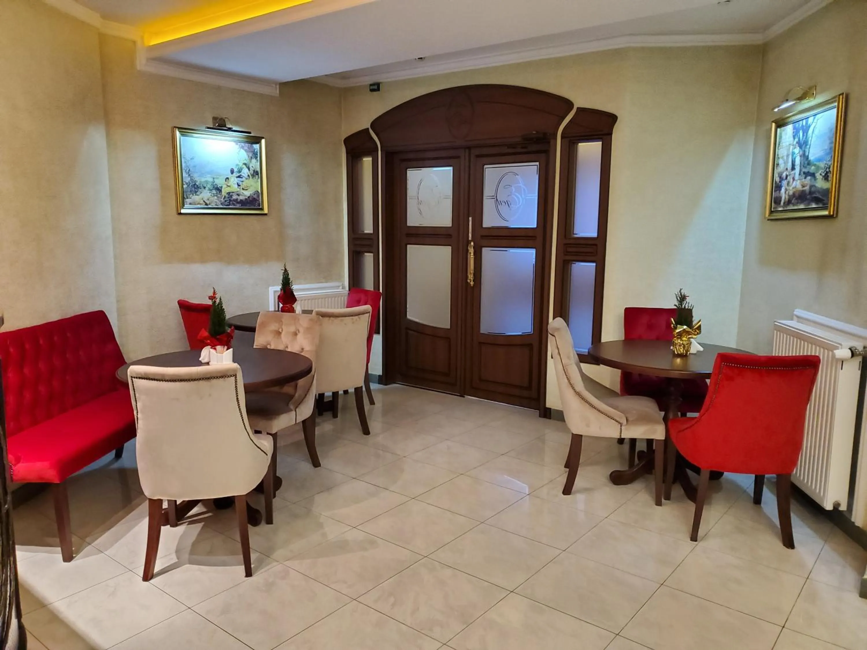 Lounge or bar in Edem Hotel Lviv