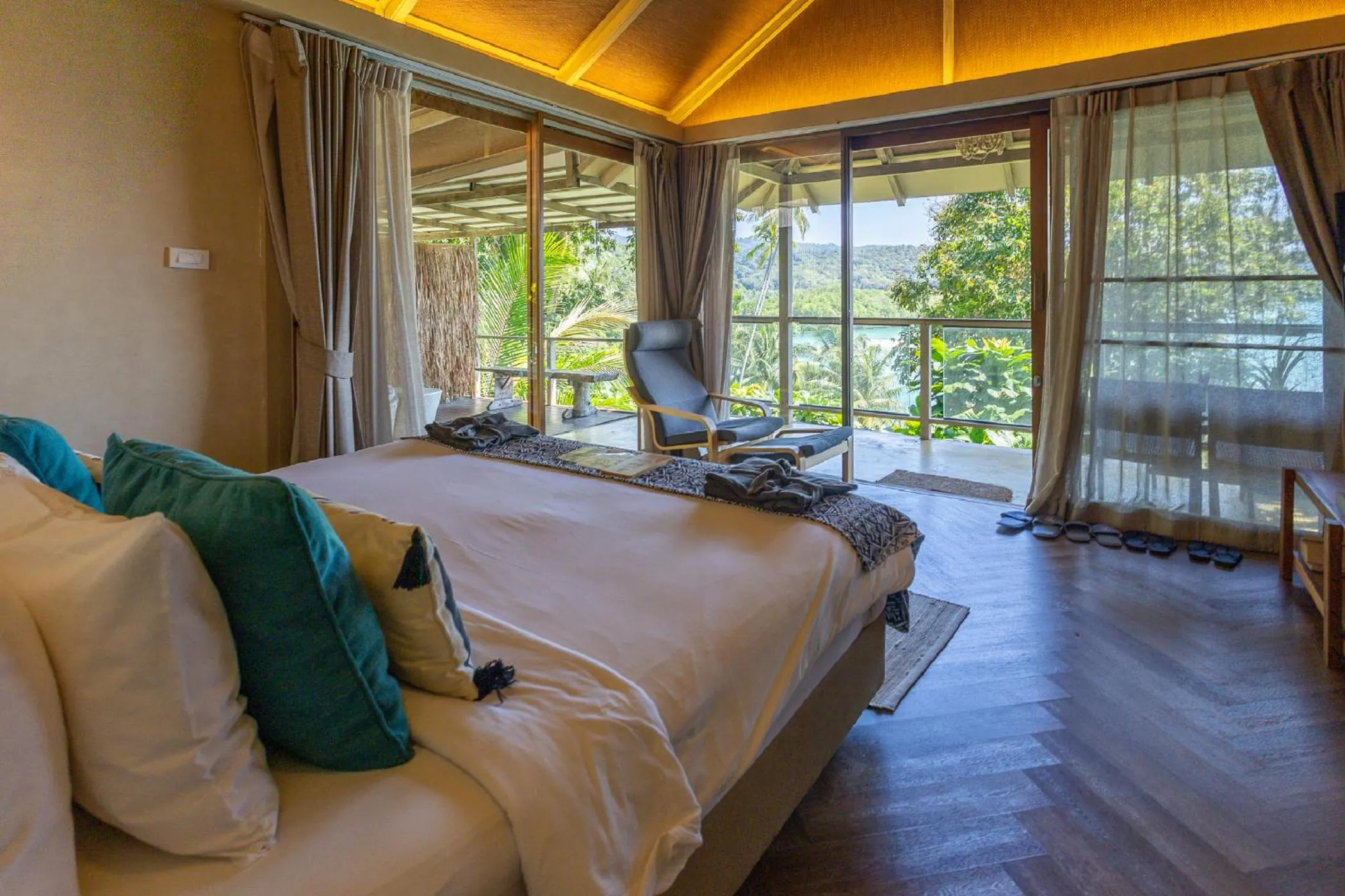 Bed in Tolani Resort Koh Kood