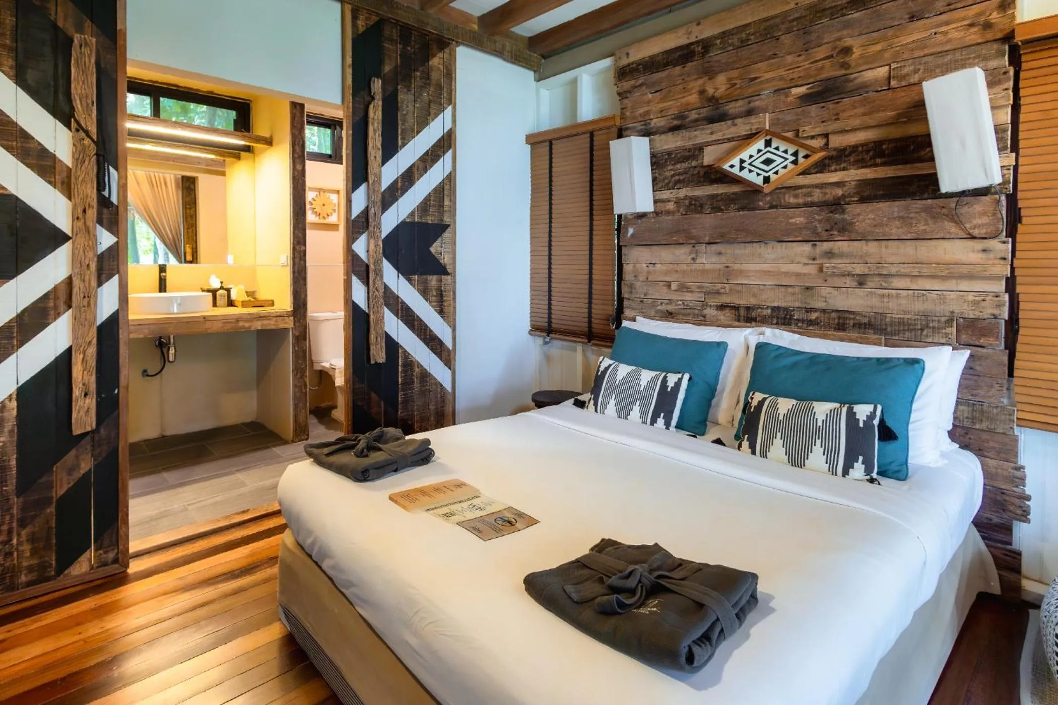 Bed in Tolani Resort Koh Kood