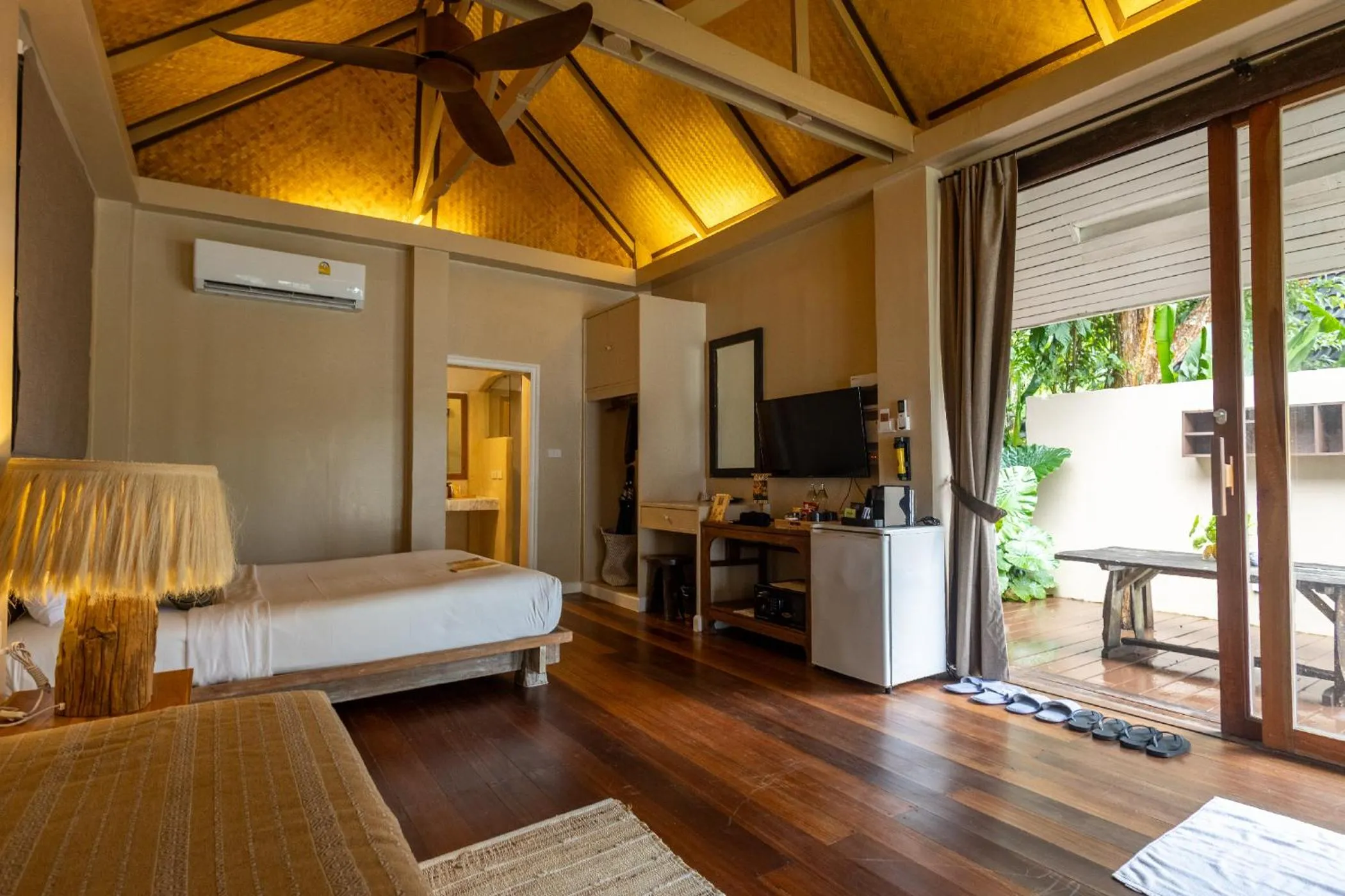 Bed in Tolani Resort Koh Kood