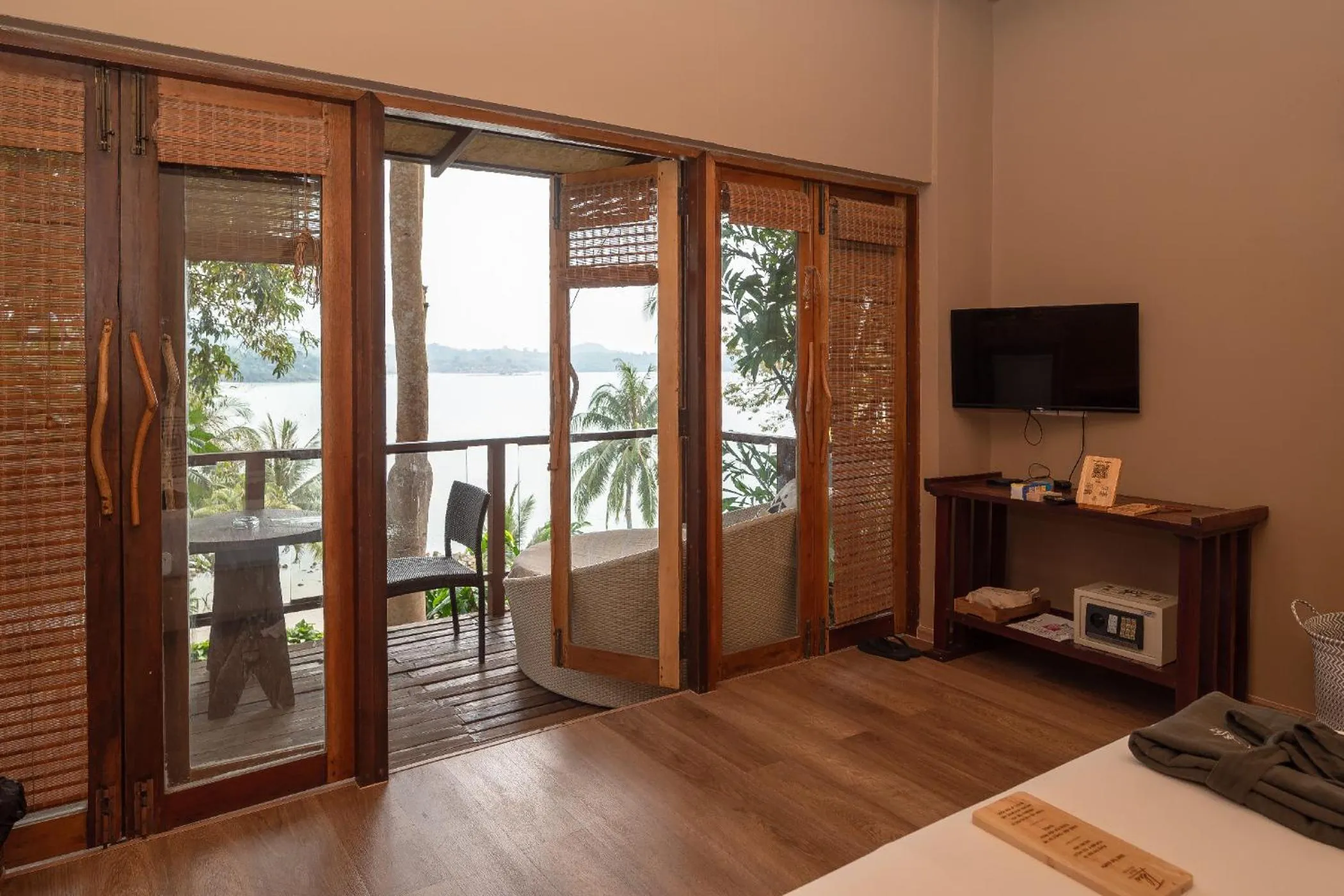 Bed in Tolani Resort Koh Kood