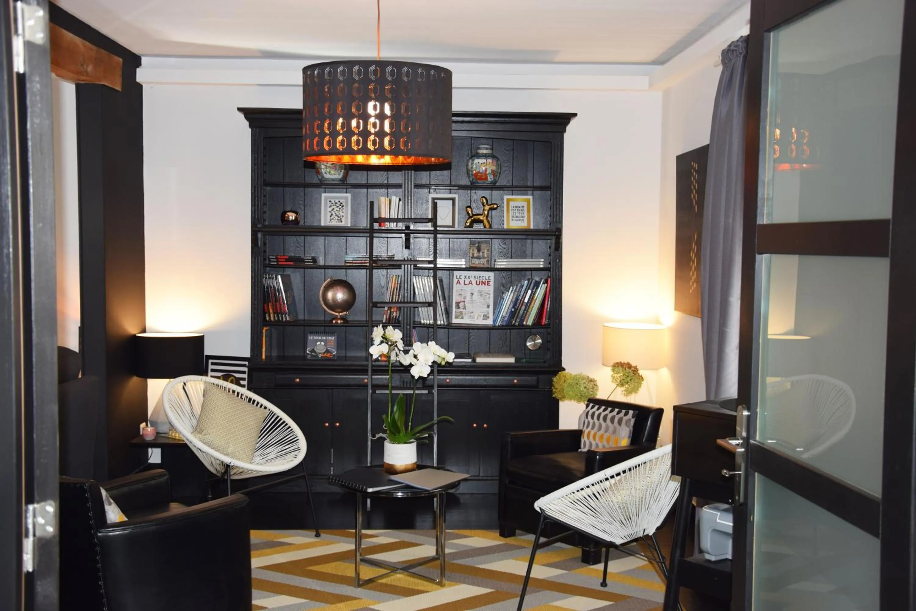 Library in Mont B&B