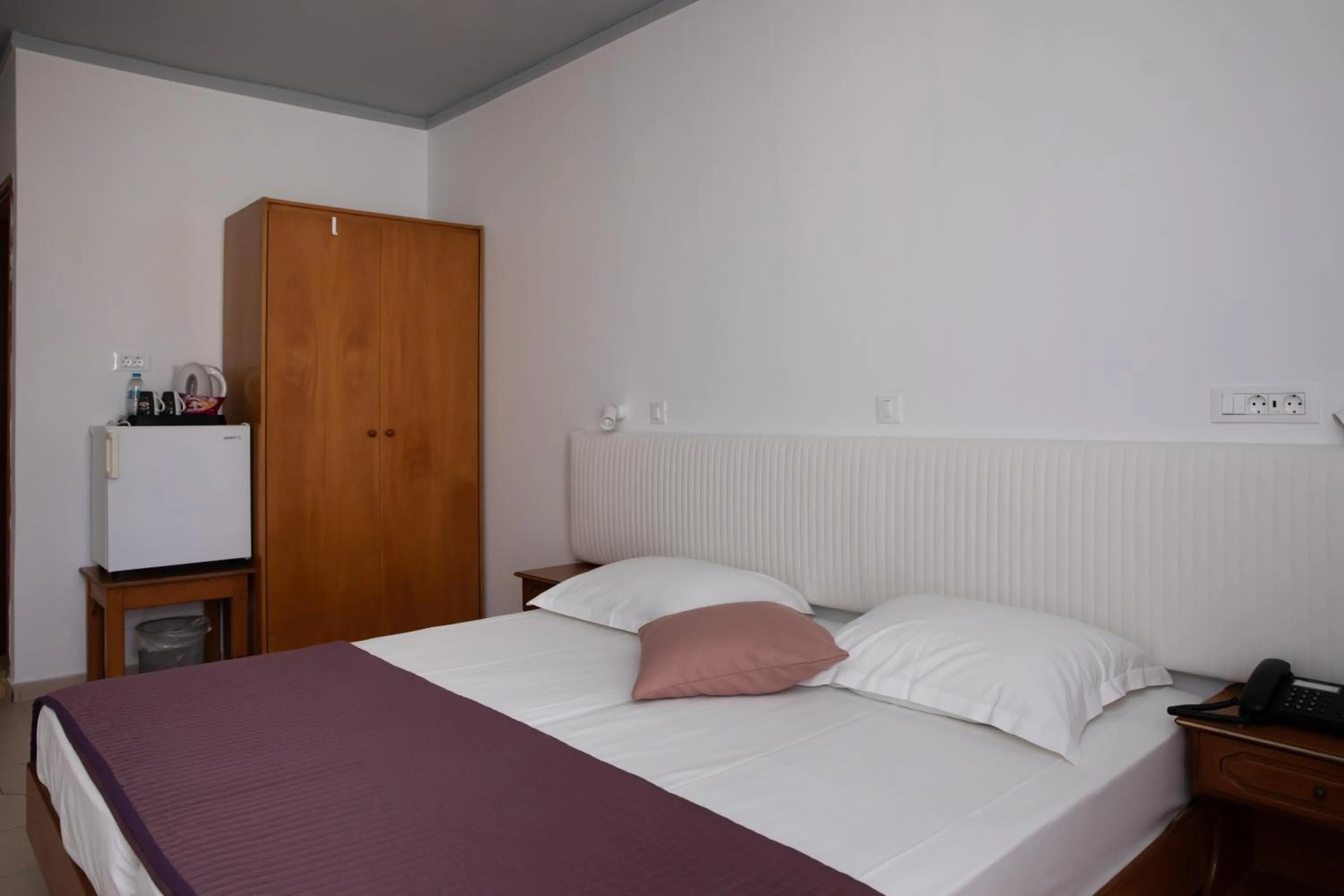 Coffee/tea facilities, Bed in Sea Breeze Hotel