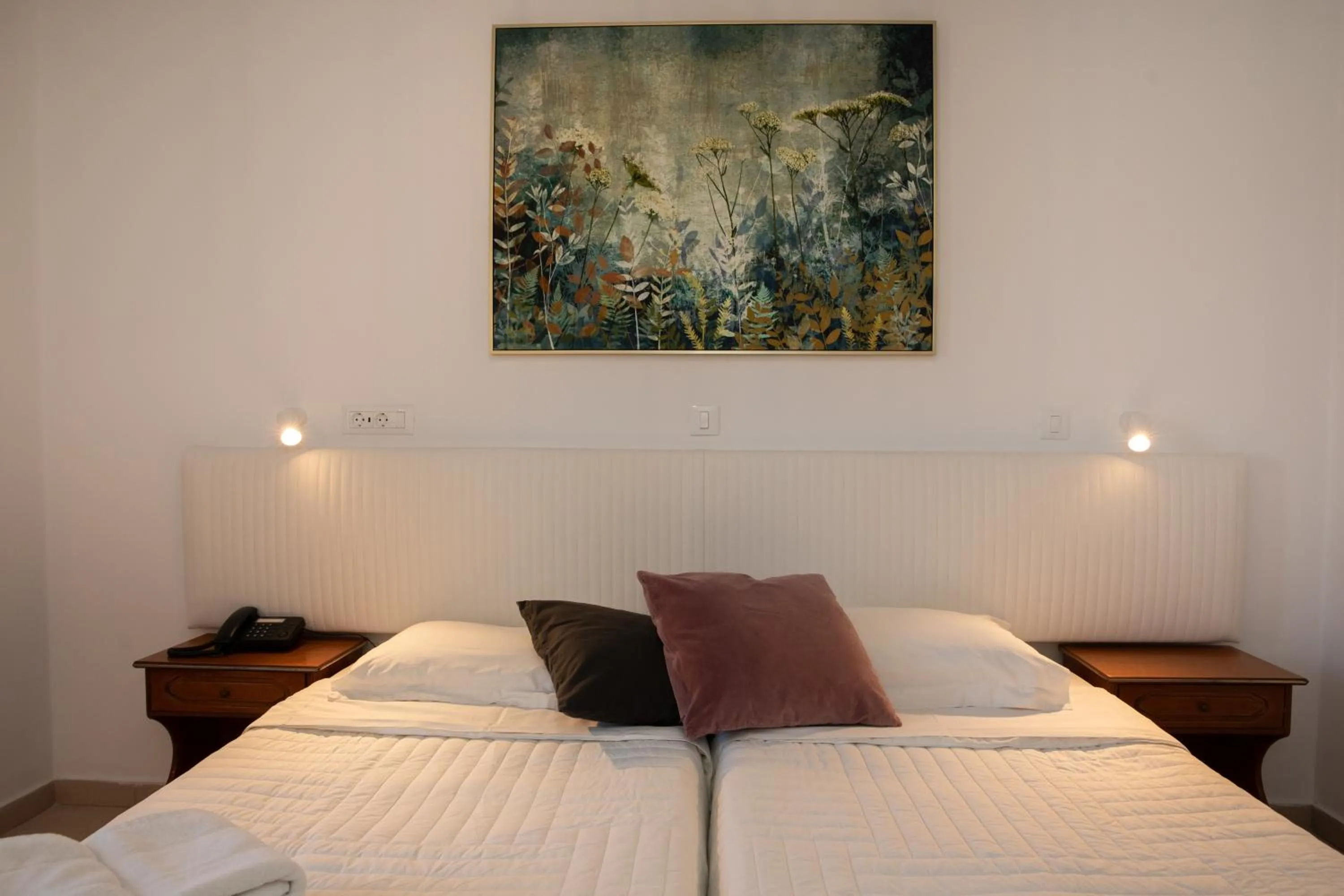 Bedroom, Bed in Sea Breeze Hotel