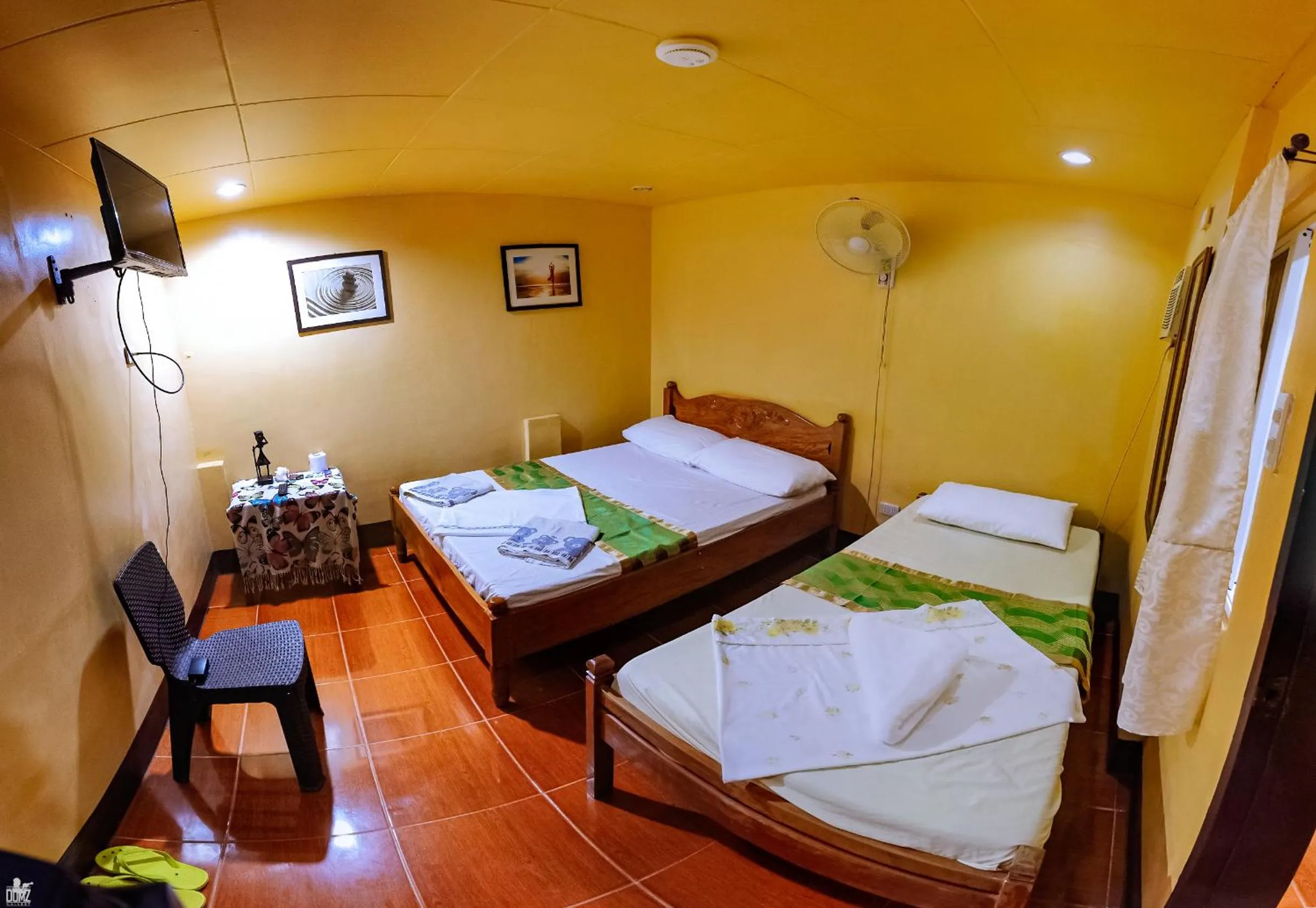Photo of the whole room, Bed in Apo Pension House