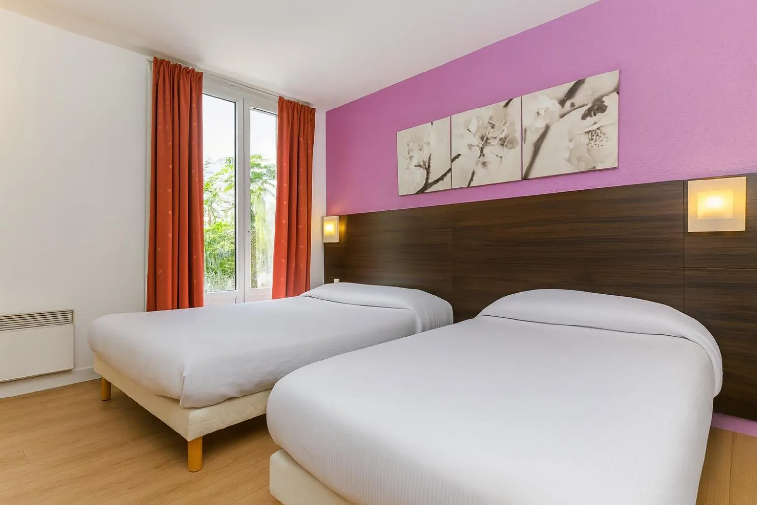 Bed in Hotel Arc Paris Porte d'Orléans