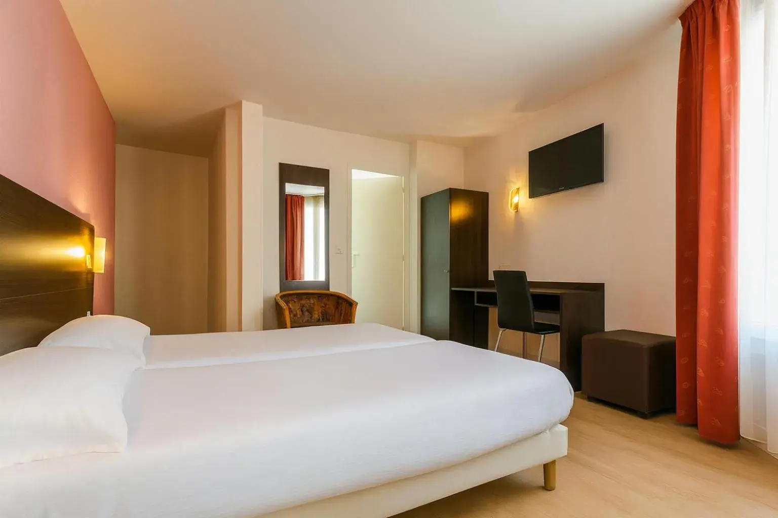 Bed in Hotel Arc Paris Porte d'Orléans Bed in Hotel Arc Paris Porte d'Orléans