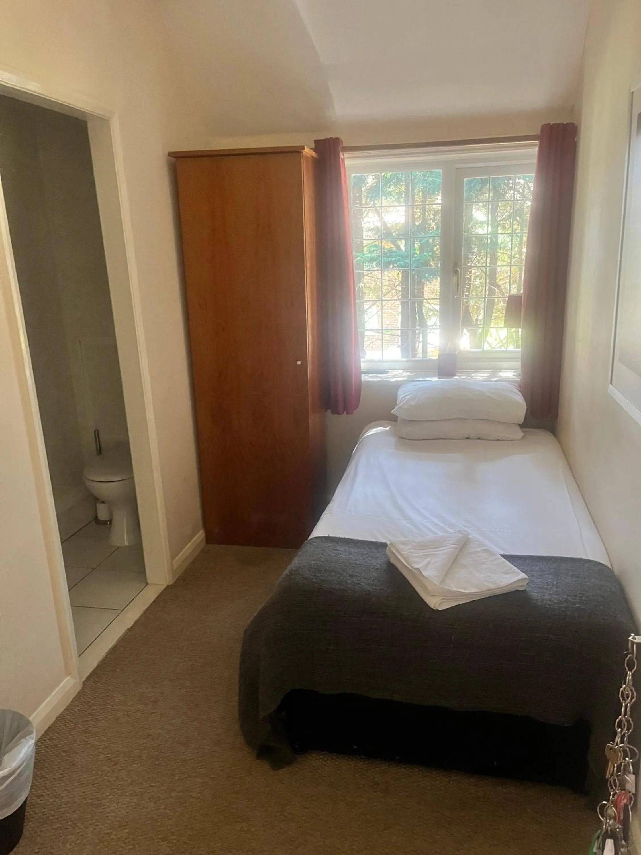 Bed in The Admirals Inn Guest House