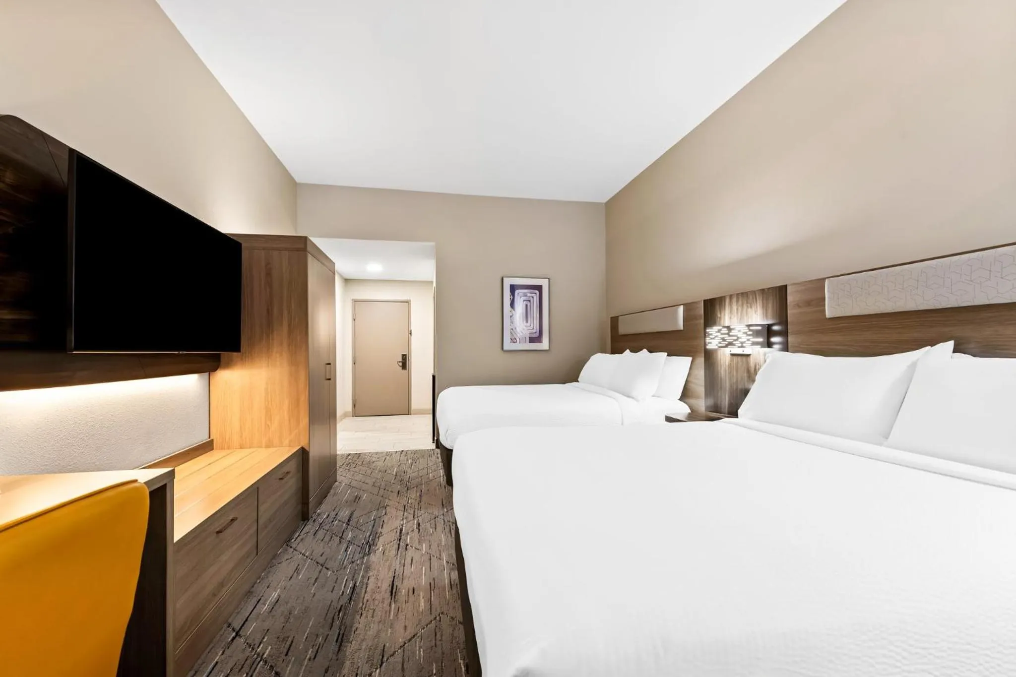 Photo of the whole room, Bed in Holiday Inn Express & Suites Sylva / Dillsboro by IHG