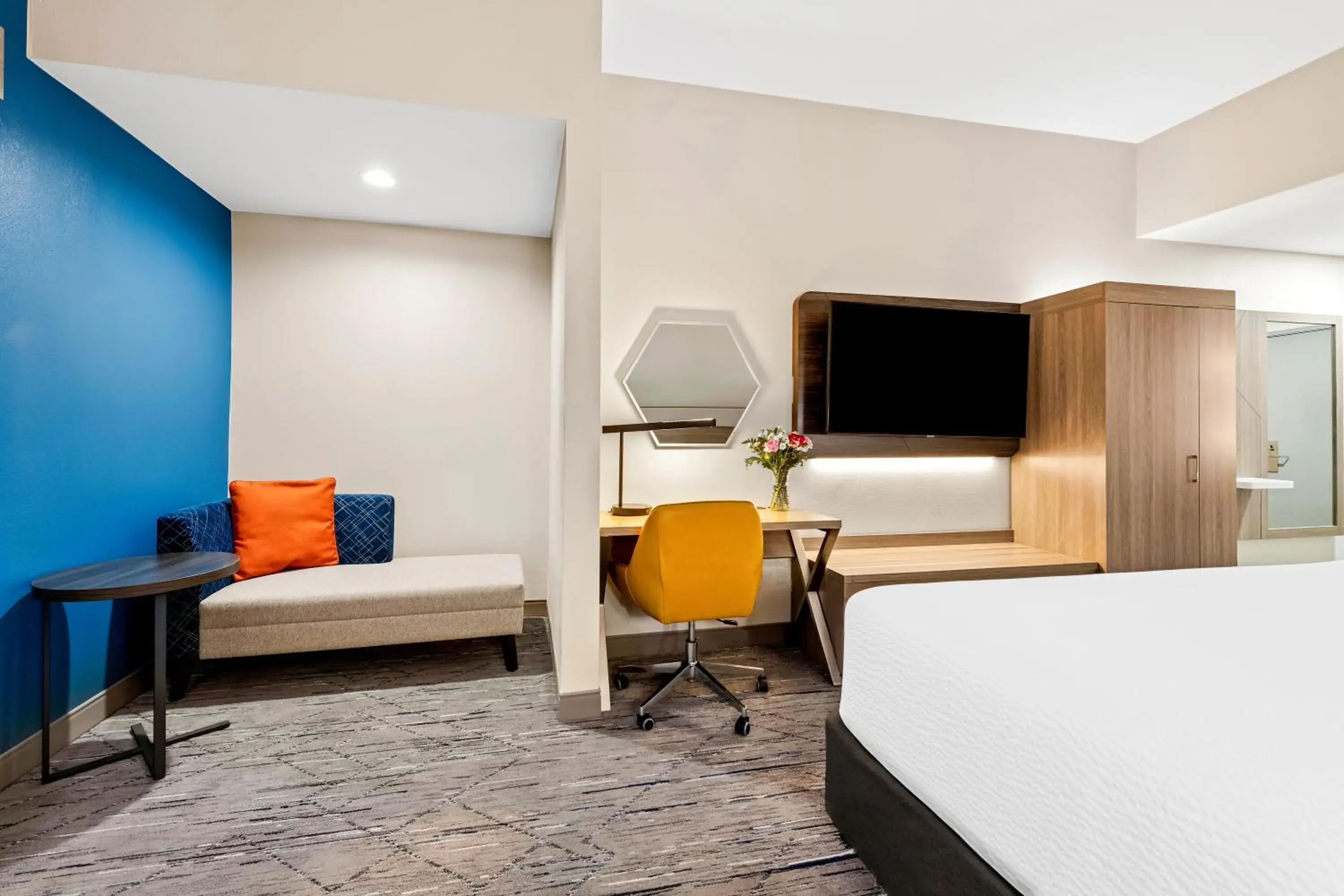 Bedroom, Bed in Holiday Inn Express & Suites Sylva / Dillsboro by IHG Bedroom, Bed in Holiday Inn Express & Suites Sylva / Dillsboro by IHG