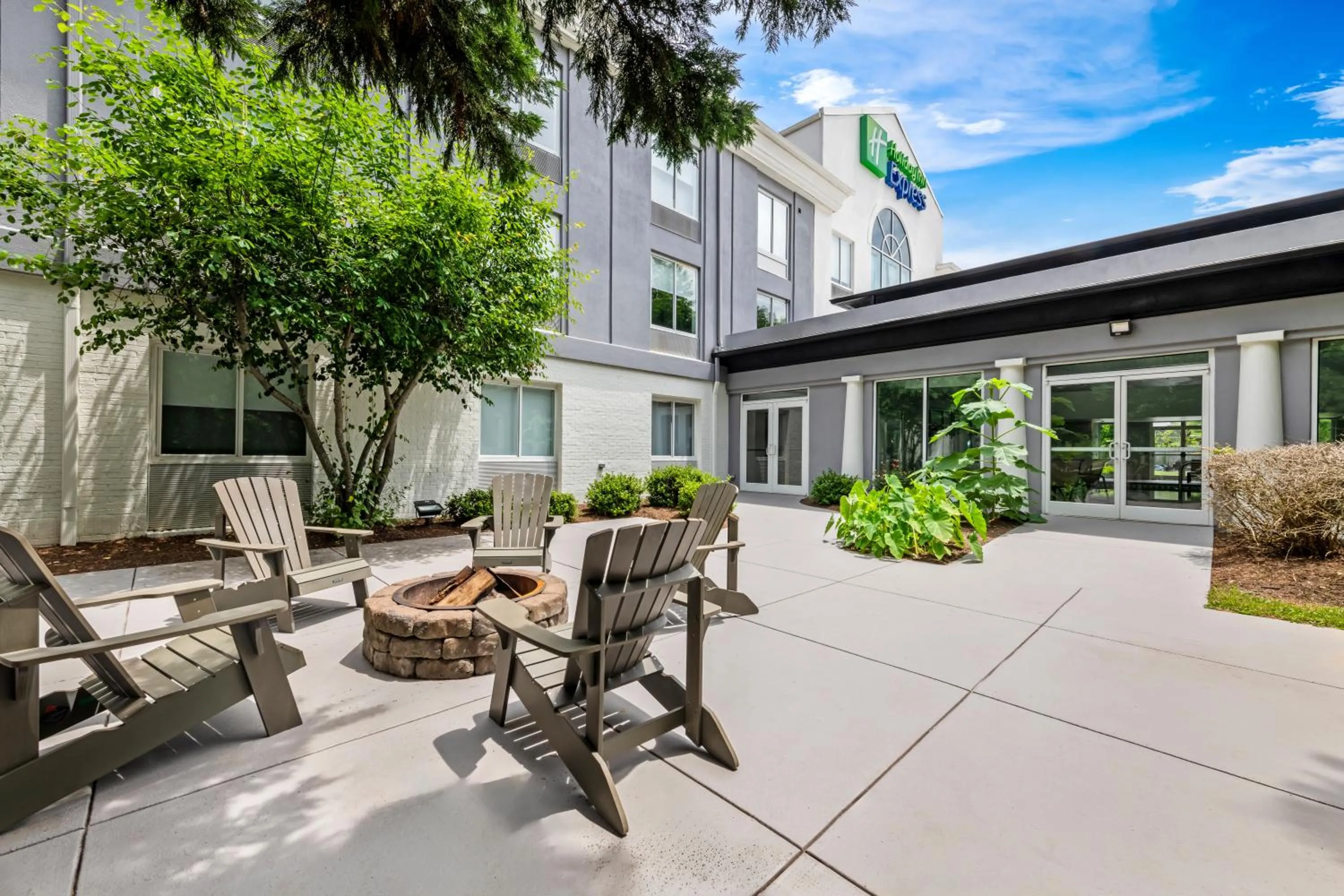 Patio in Holiday Inn Express & Suites Sylva / Dillsboro by IHG