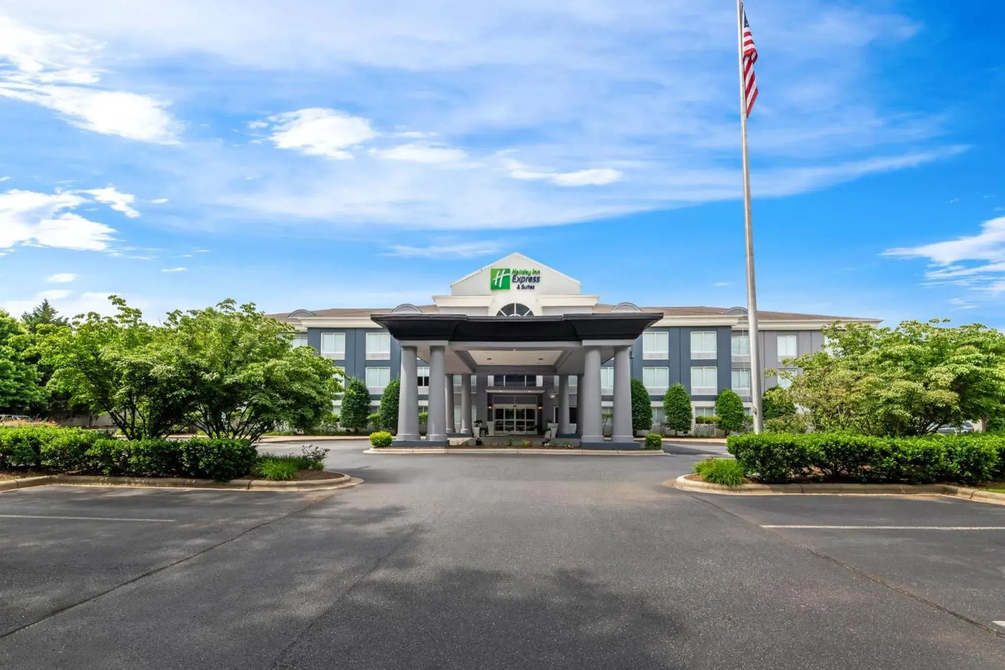 Property building in Holiday Inn Express & Suites Sylva / Dillsboro by IHG Property building in Holiday Inn Express & Suites Sylva / Dillsboro by IHG