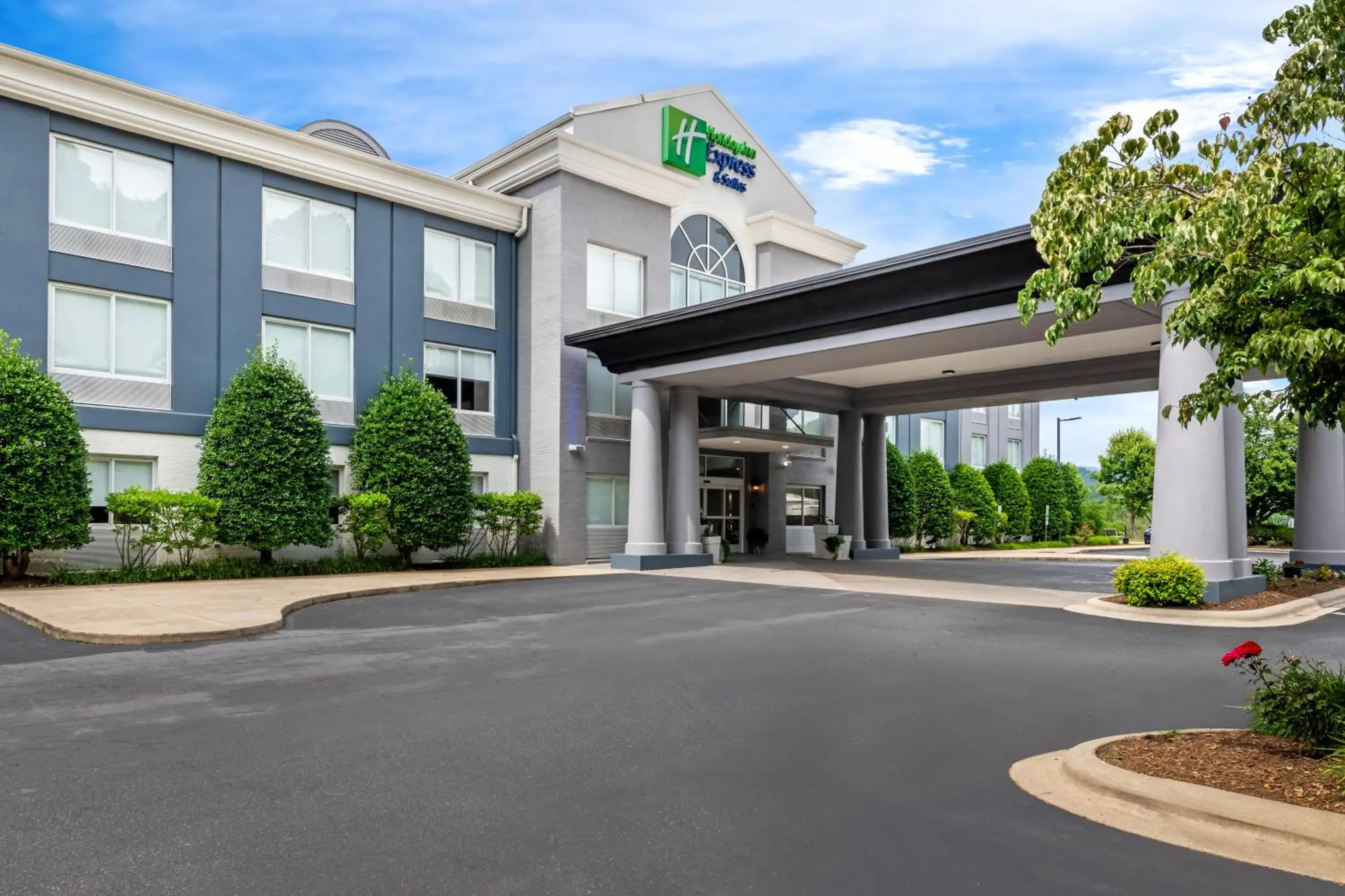 Property building in Holiday Inn Express & Suites Sylva / Dillsboro by IHG Property building in Holiday Inn Express & Suites Sylva / Dillsboro by IHG